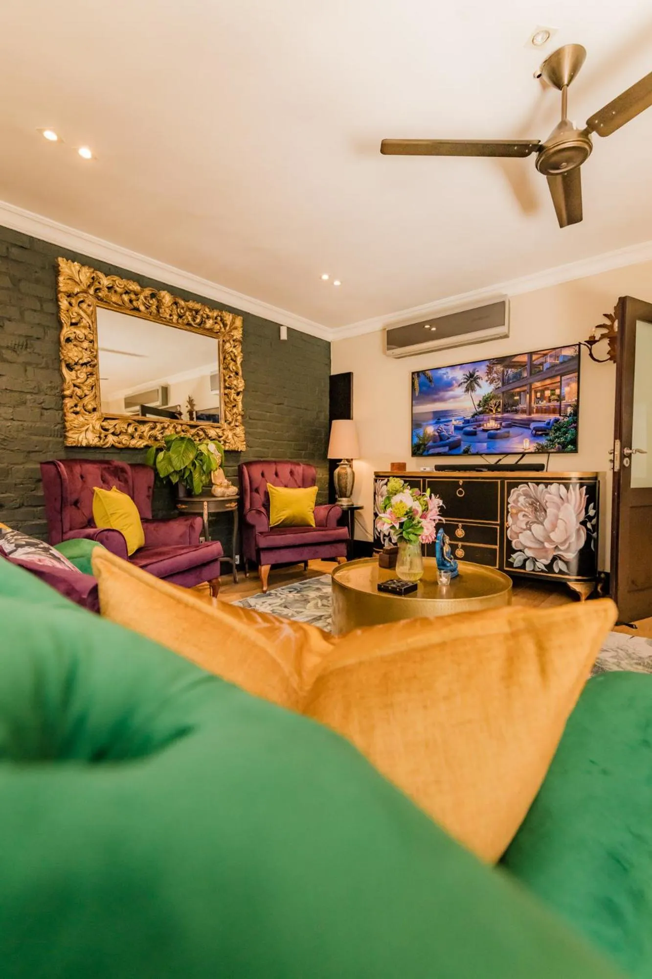 Lounge or bar in SW1 Lodge