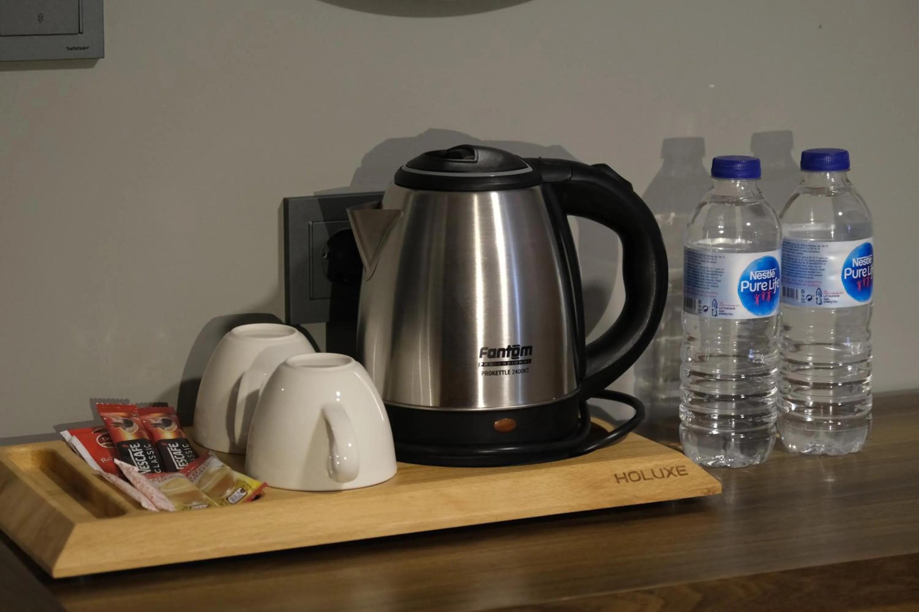 Coffee/tea facilities in The Pearl Airport Hotel