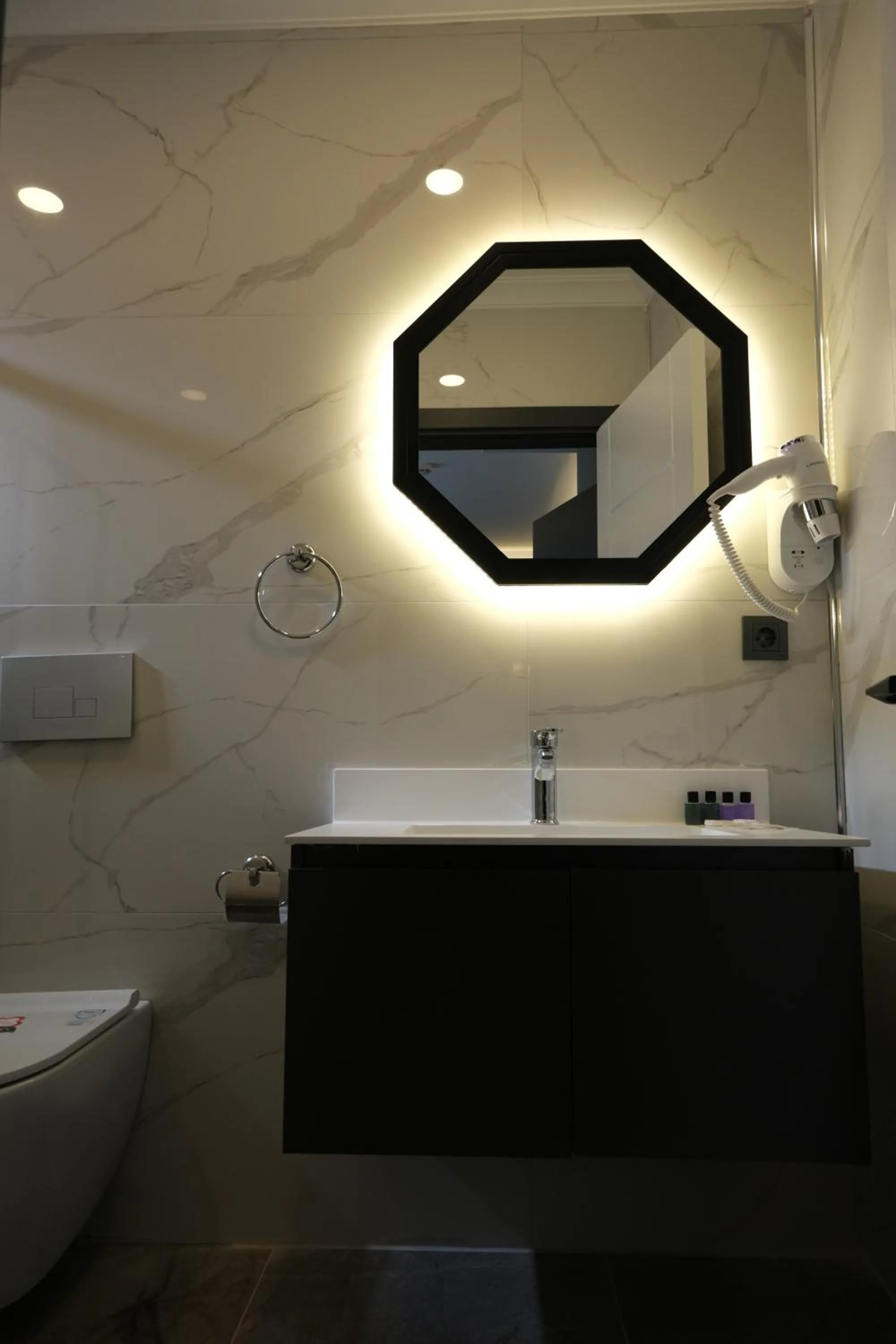 Bathroom in The Pearl Airport Hotel