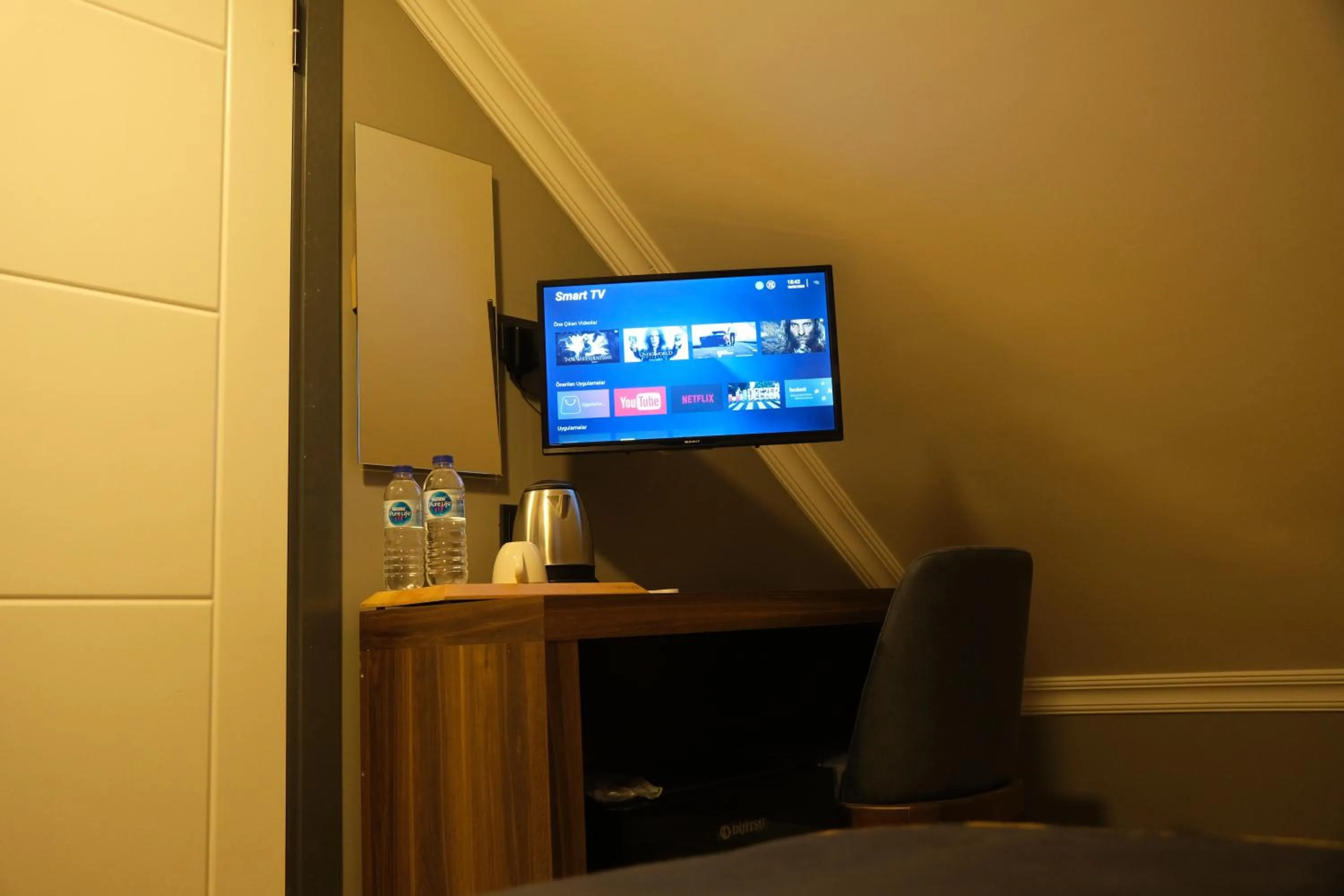 TV and multimedia in The Pearl Airport Hotel