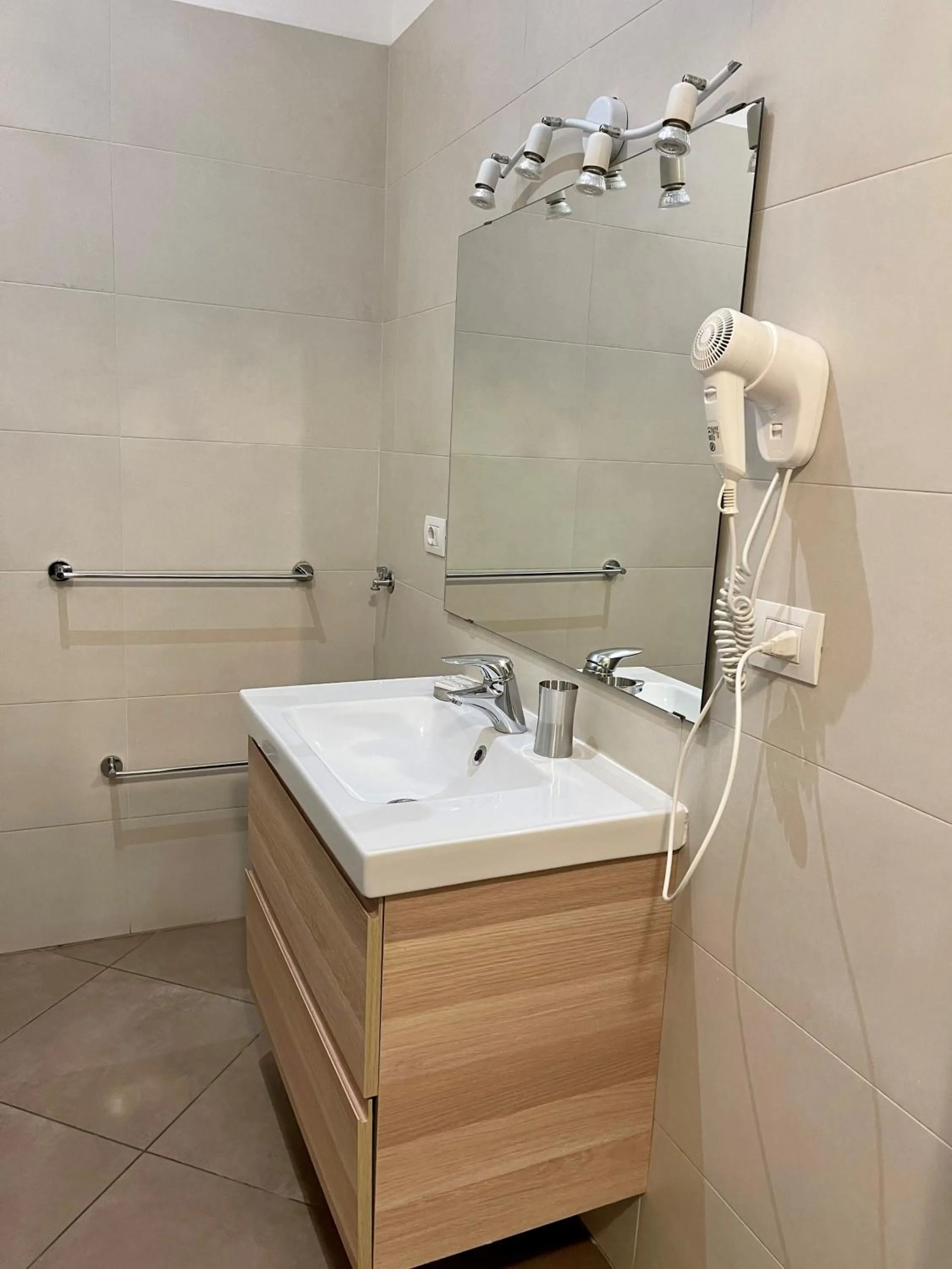 Bathroom in Easy Milano - Rooms and Apartments Navigli