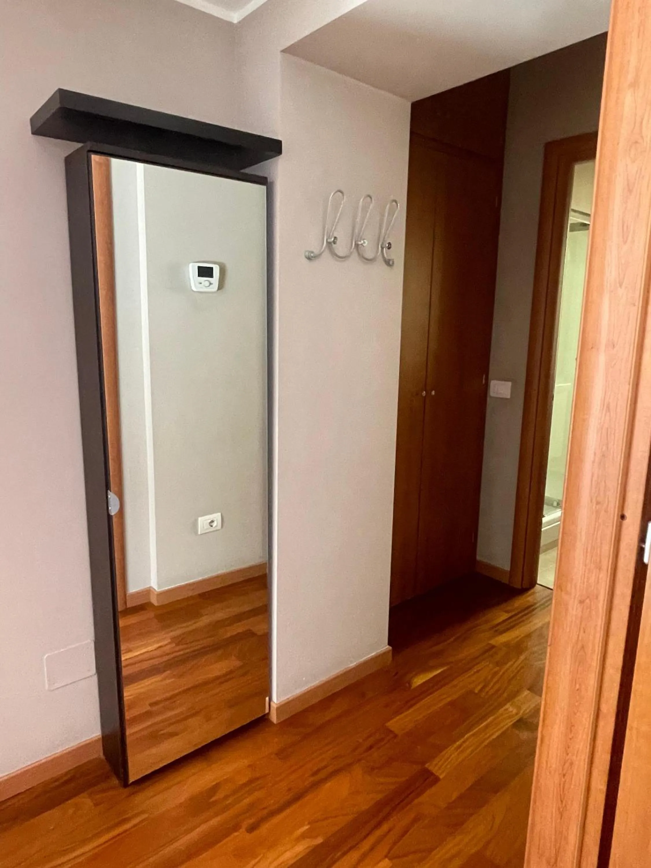 wardrobe in Easy Milano - Rooms and Apartments Navigli