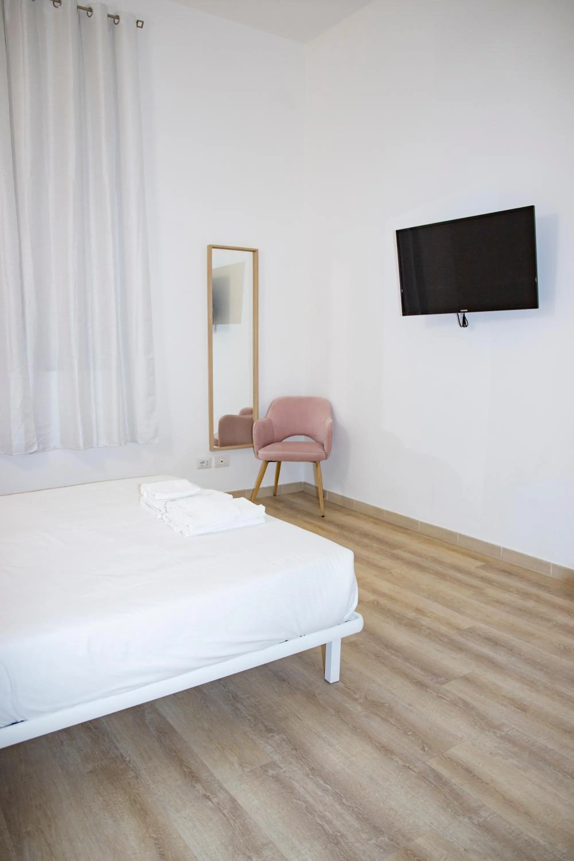 Bed in Easy Milano - Rooms and Apartments Navigli