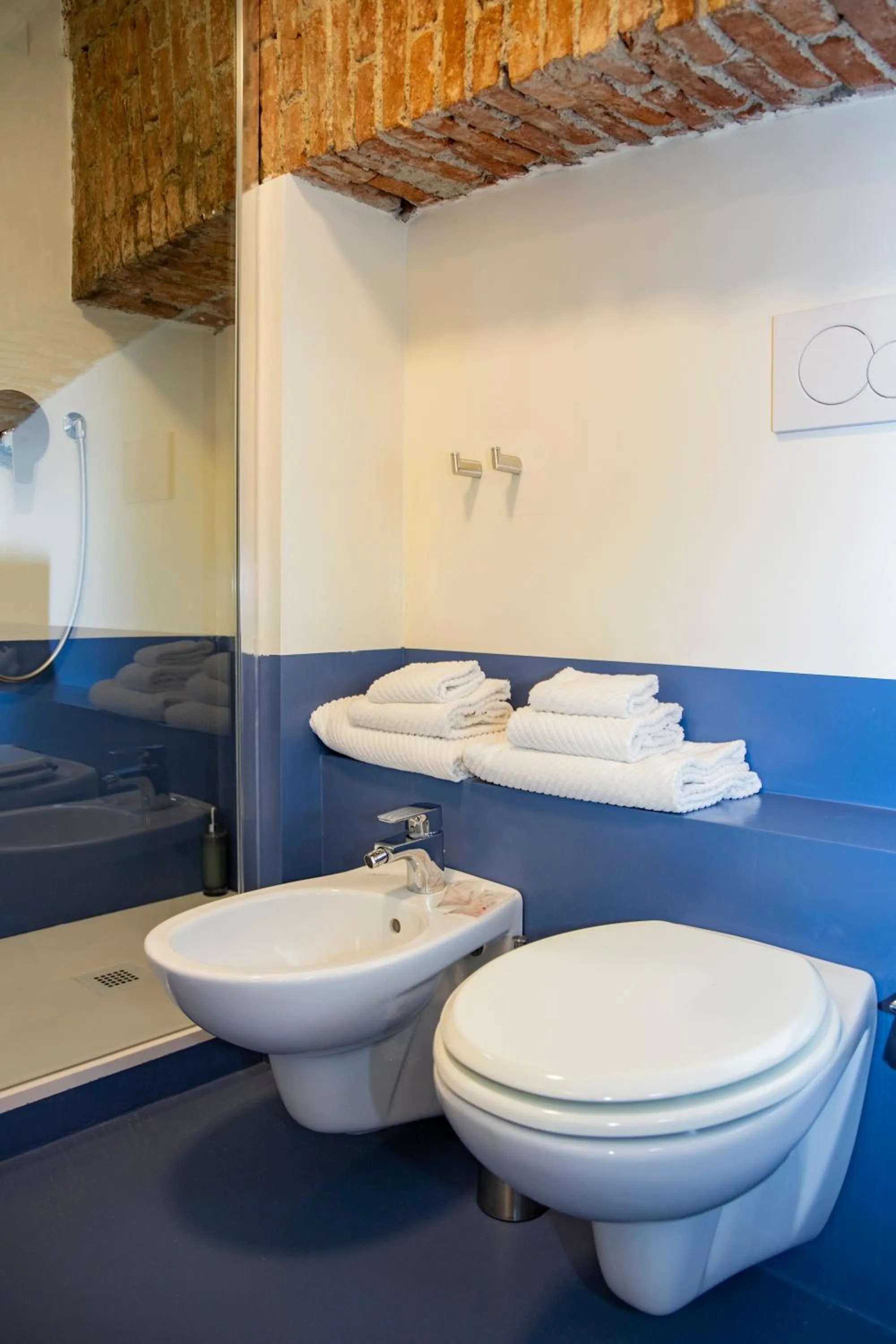 Bathroom in Easy Milano - Rooms and Apartments Navigli