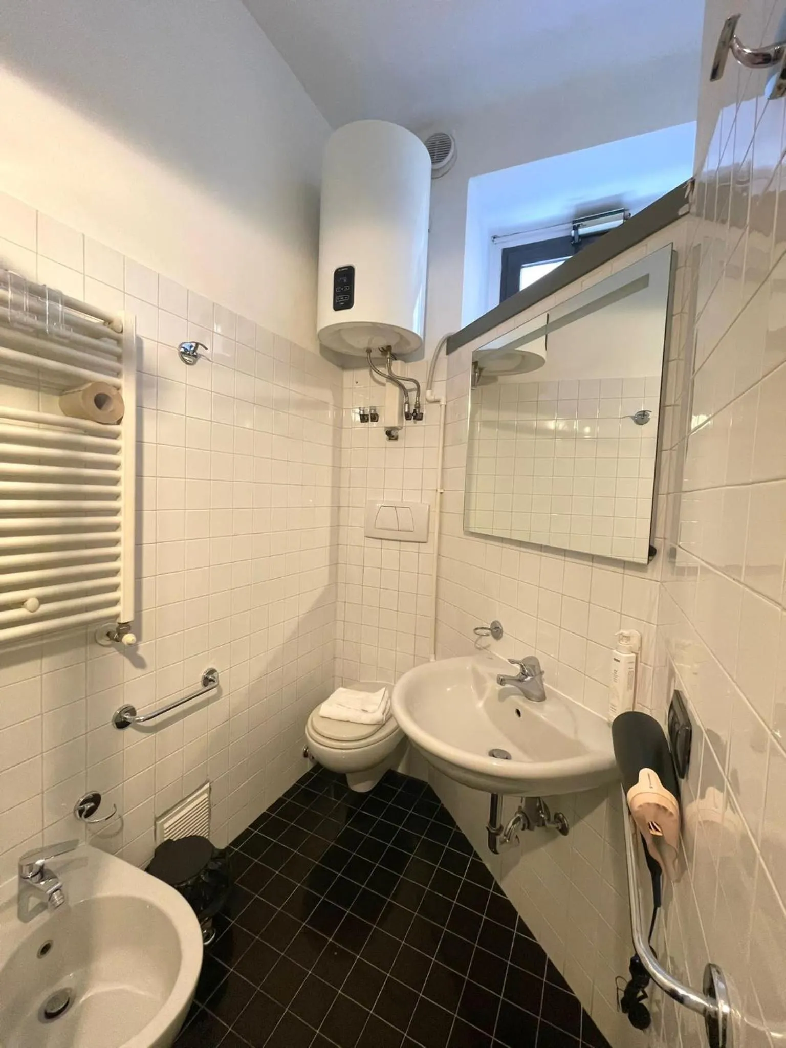 Bathroom in Easy Milano - Rooms and Apartments Navigli