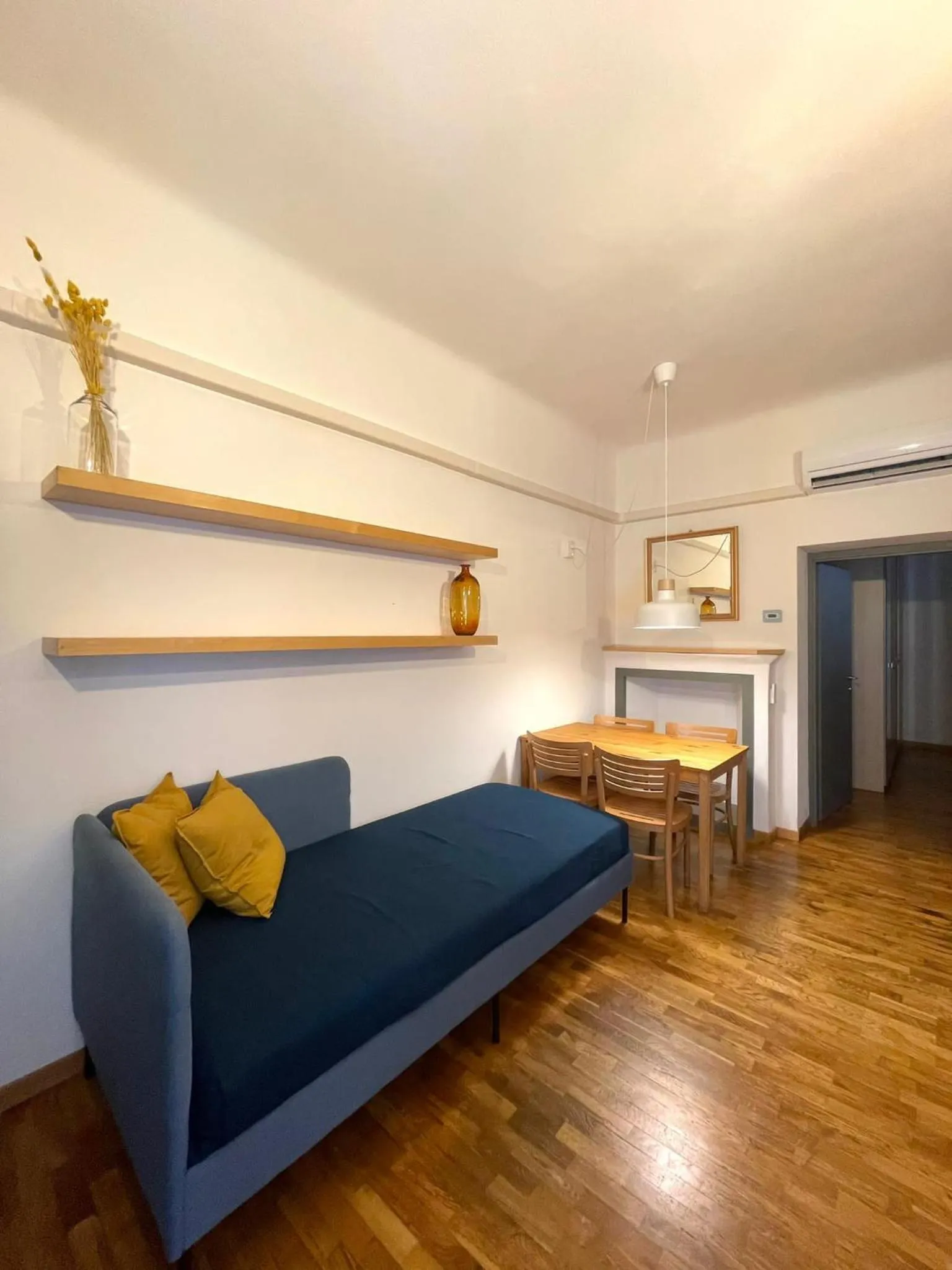 Living room in Easy Milano - Rooms and Apartments Navigli