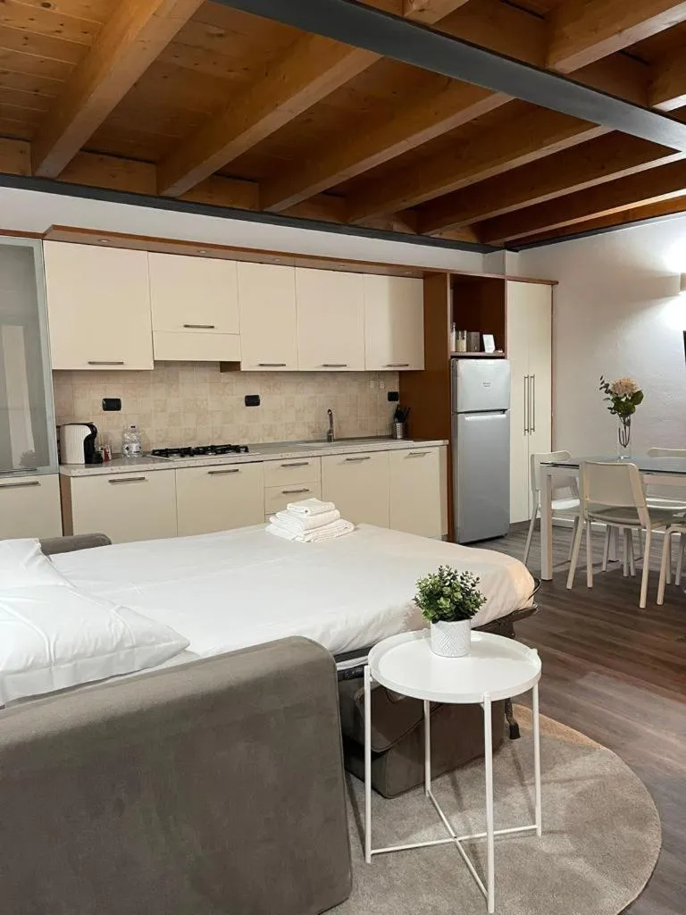Dining area in Easy Milano - Rooms and Apartments Navigli