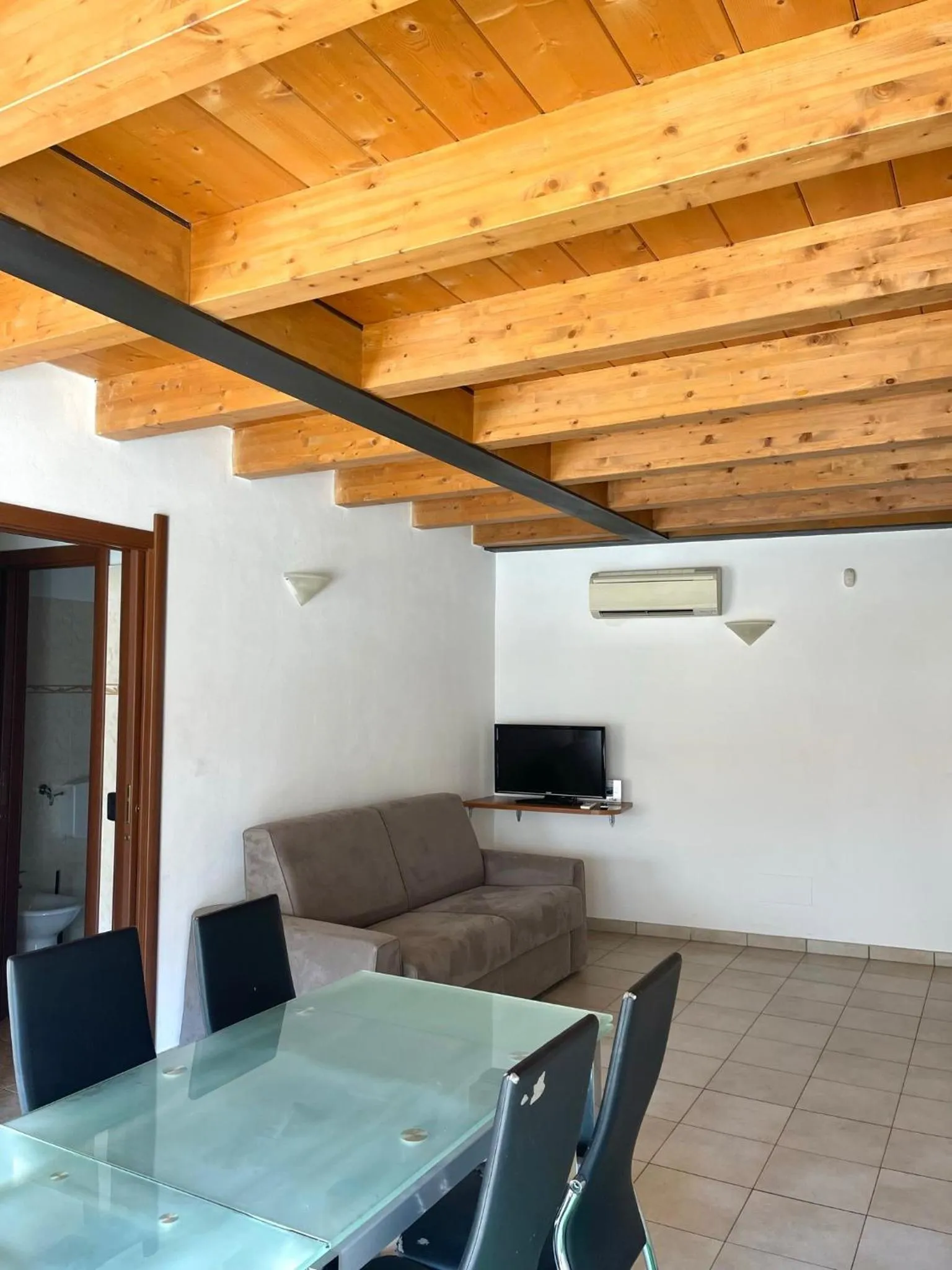 Dining area in Easy Milano - Rooms and Apartments Navigli