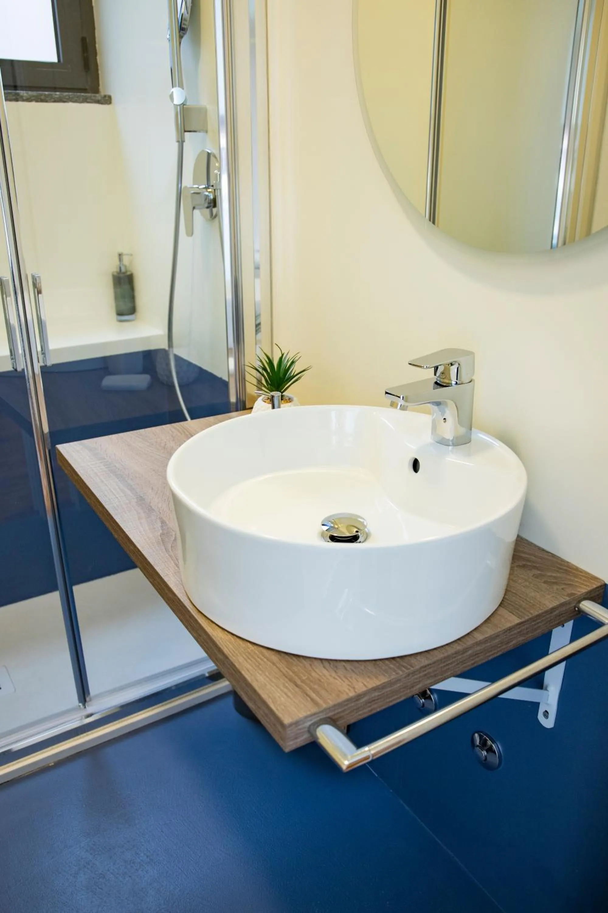 Shower in Easy Milano - Rooms and Apartments Navigli