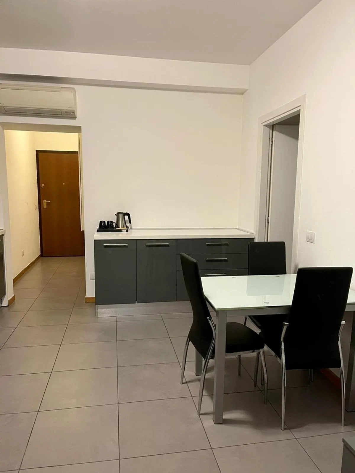 Dining area in Easy Milano - Rooms and Apartments Navigli