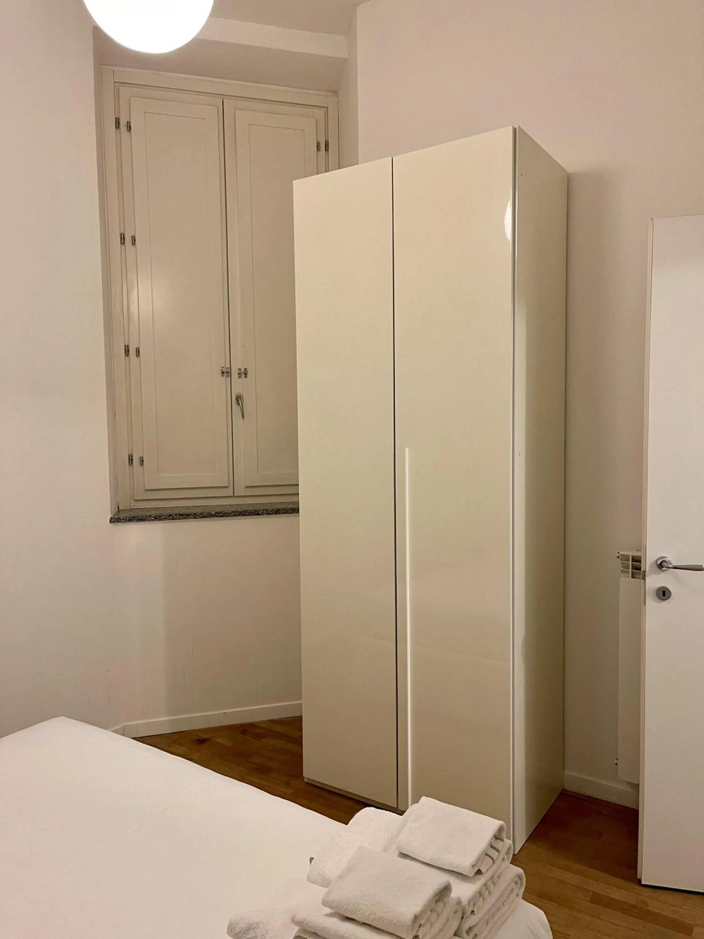 Bedroom, Bed in Easy Milano - Rooms and Apartments Navigli