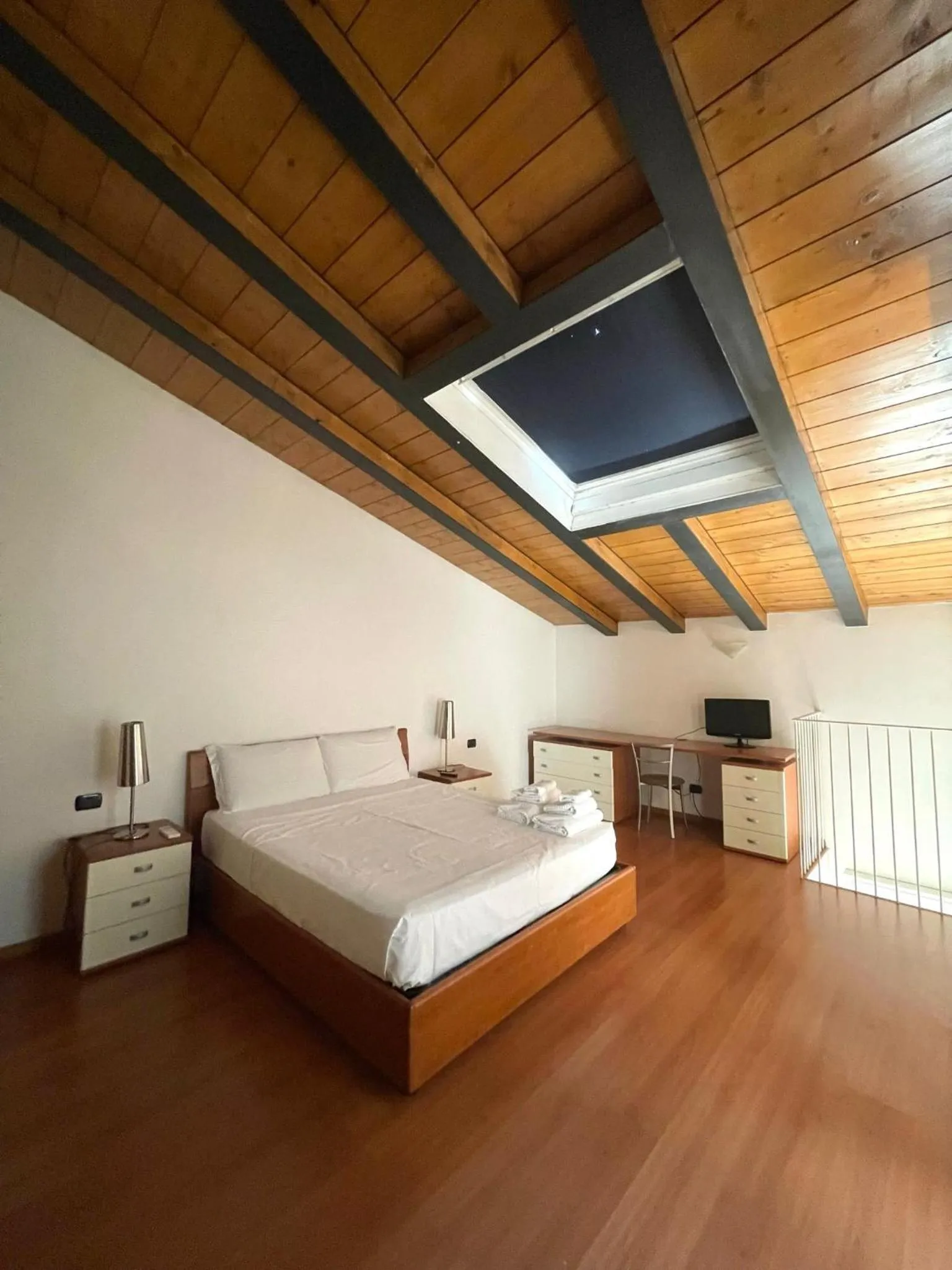 Bedroom, Bed in Easy Milano - Rooms and Apartments Navigli