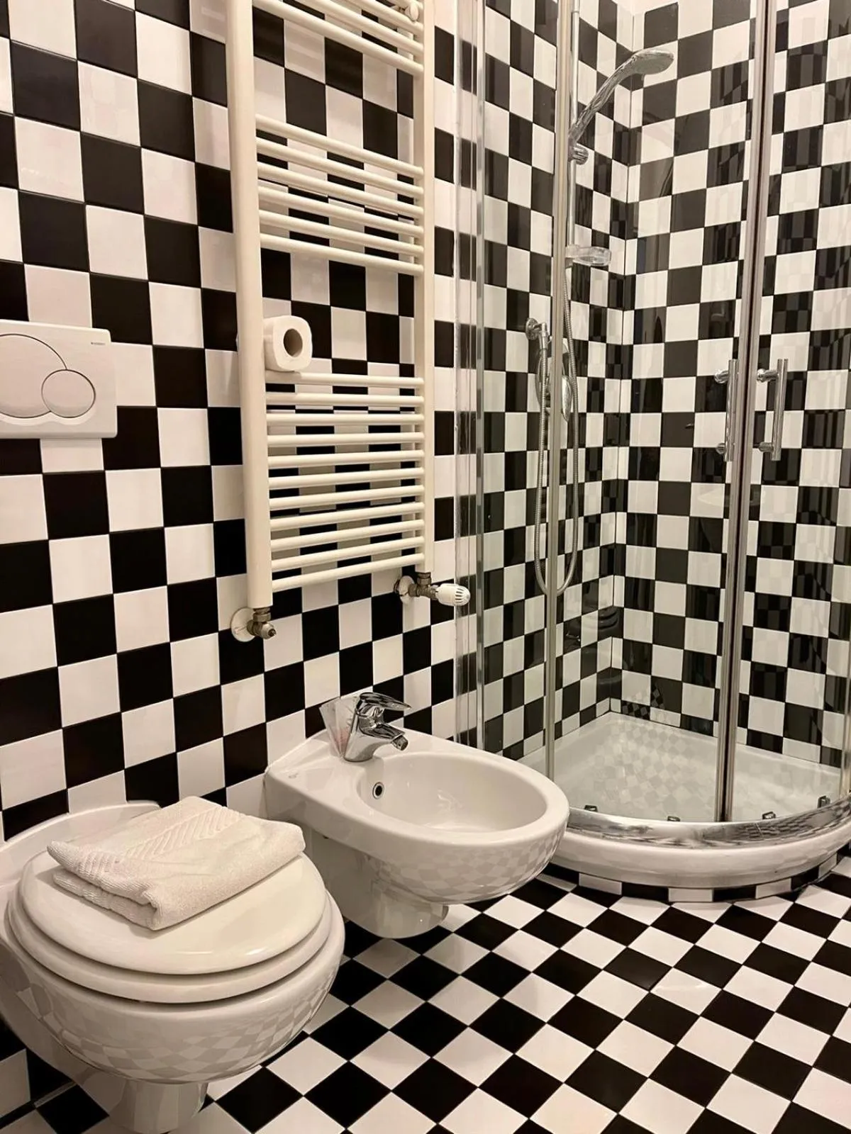 Bathroom in Easy Milano - Rooms and Apartments Navigli