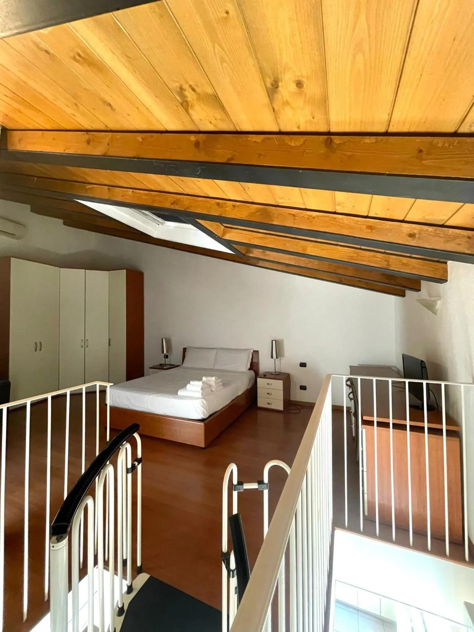 Bedroom, Bed in Easy Milano - Rooms and Apartments Navigli