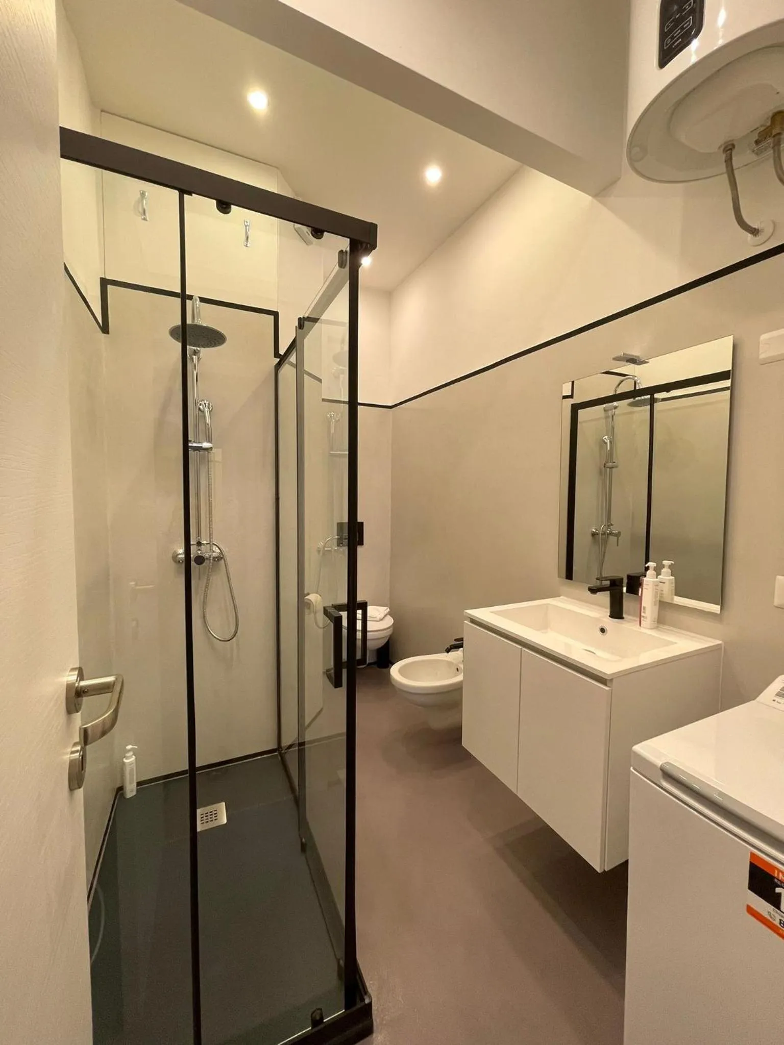 Bathroom in Easy Milano - Rooms and Apartments Navigli