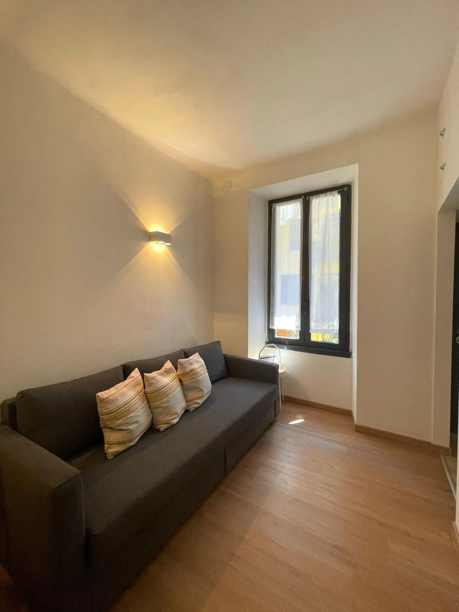 Living room in Easy Milano - Rooms and Apartments Navigli
