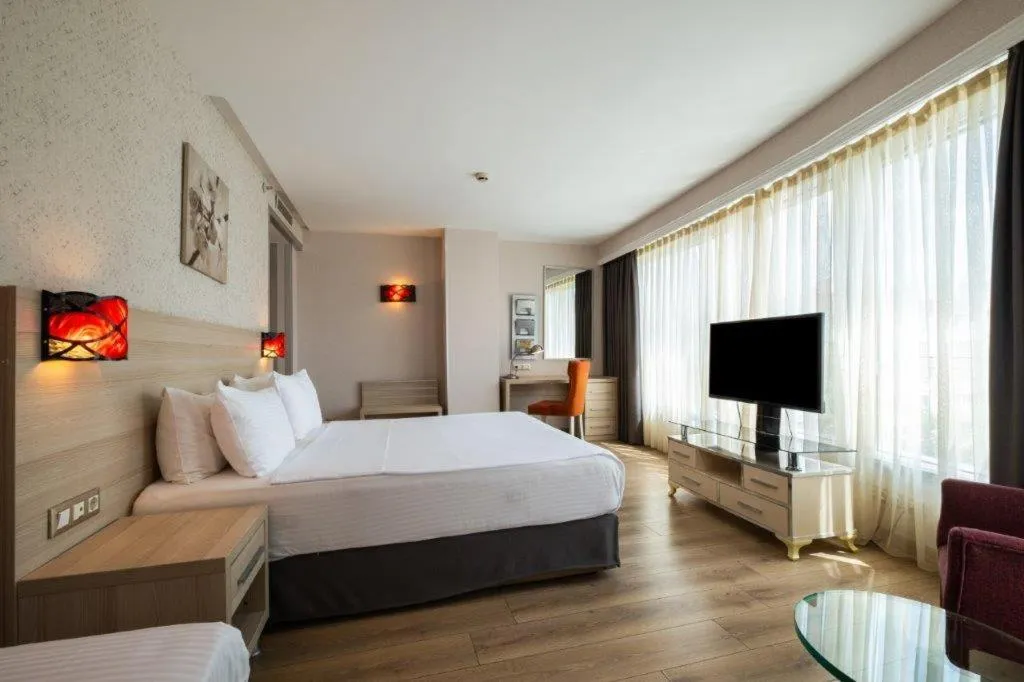 Communal lounge/ TV room, Bed in Ramada by Wyndham Ankara