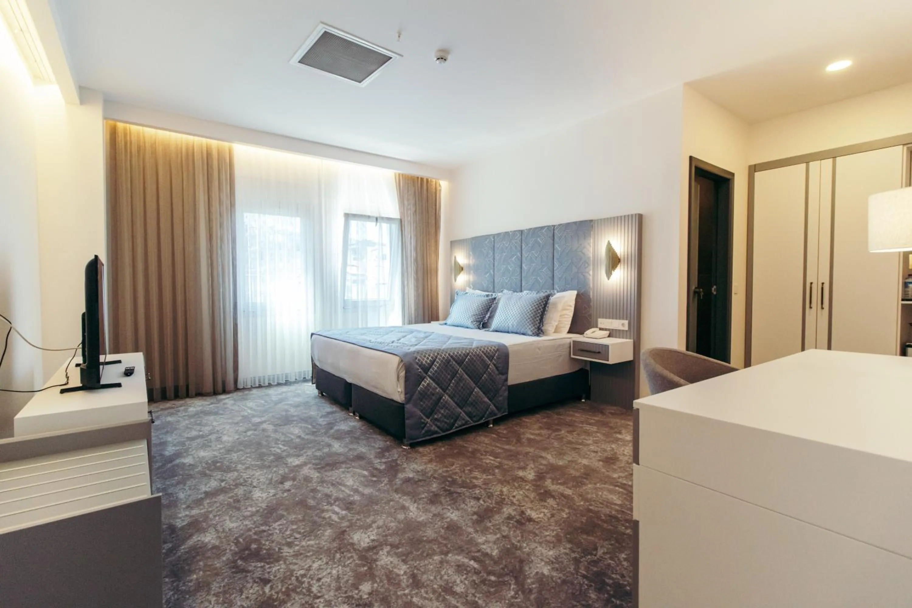 Bedroom, Bed in CK Farabi Hotel