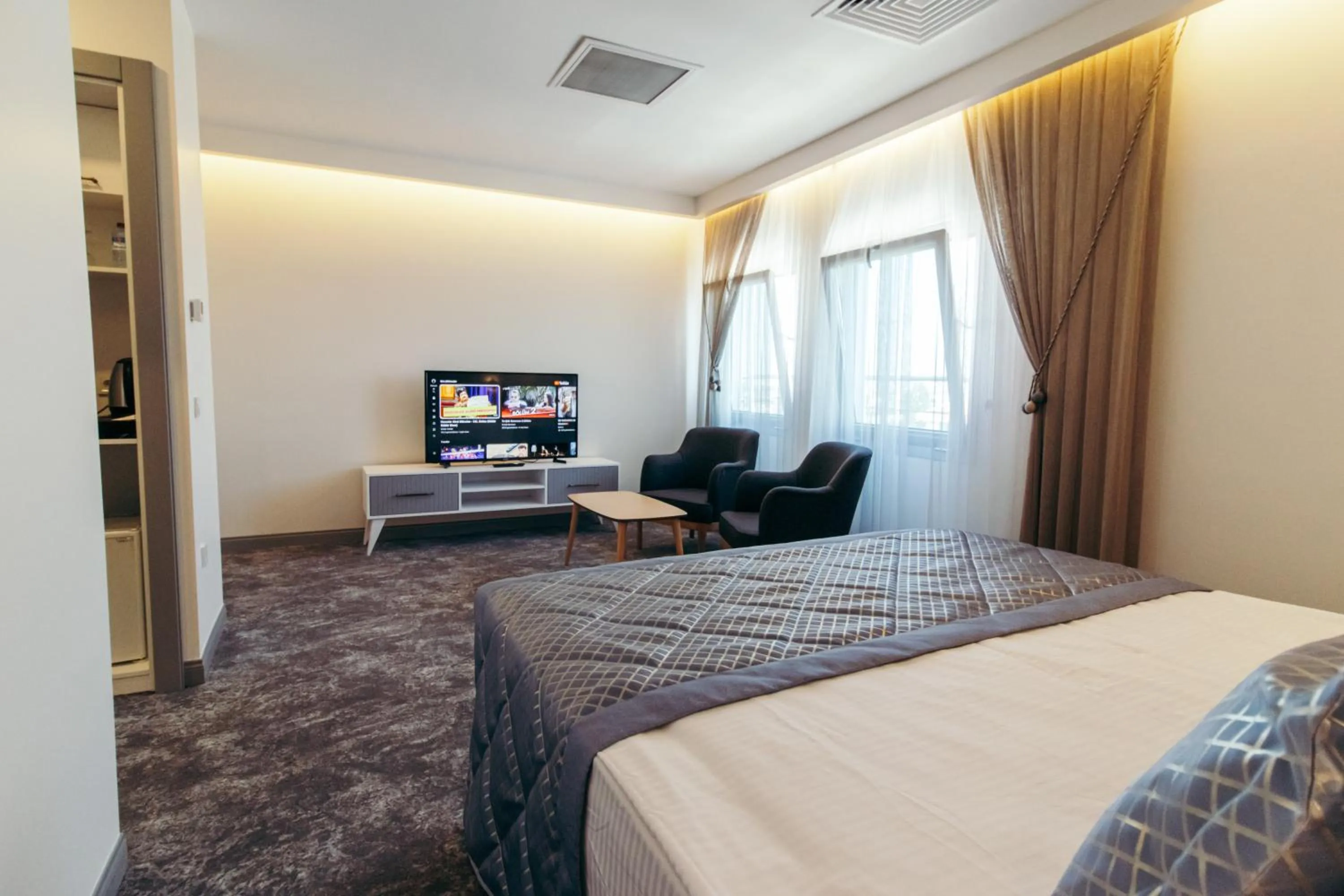 Bedroom, Bed in CK Farabi Hotel