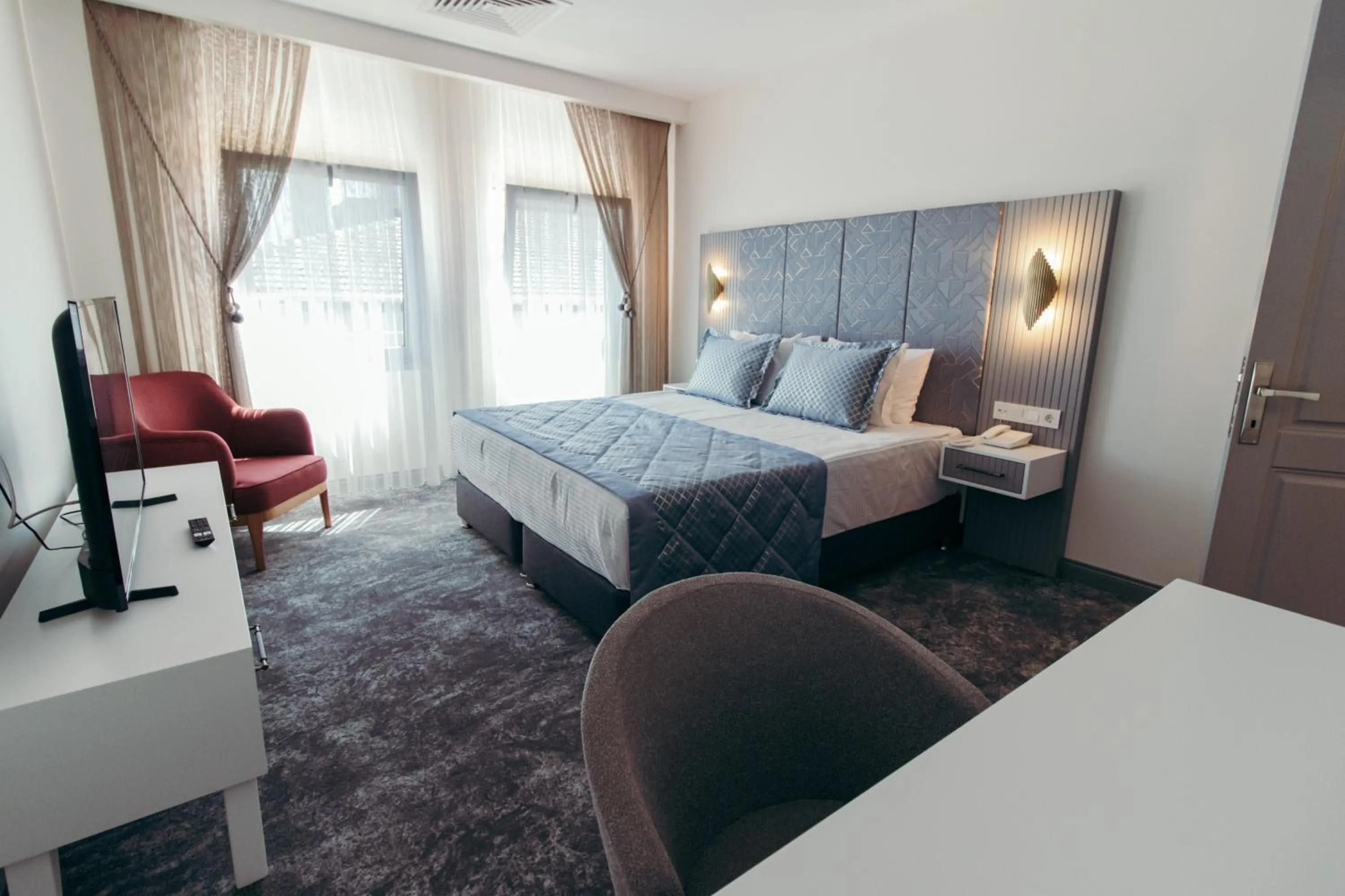 Bedroom, Bed in CK Farabi Hotel