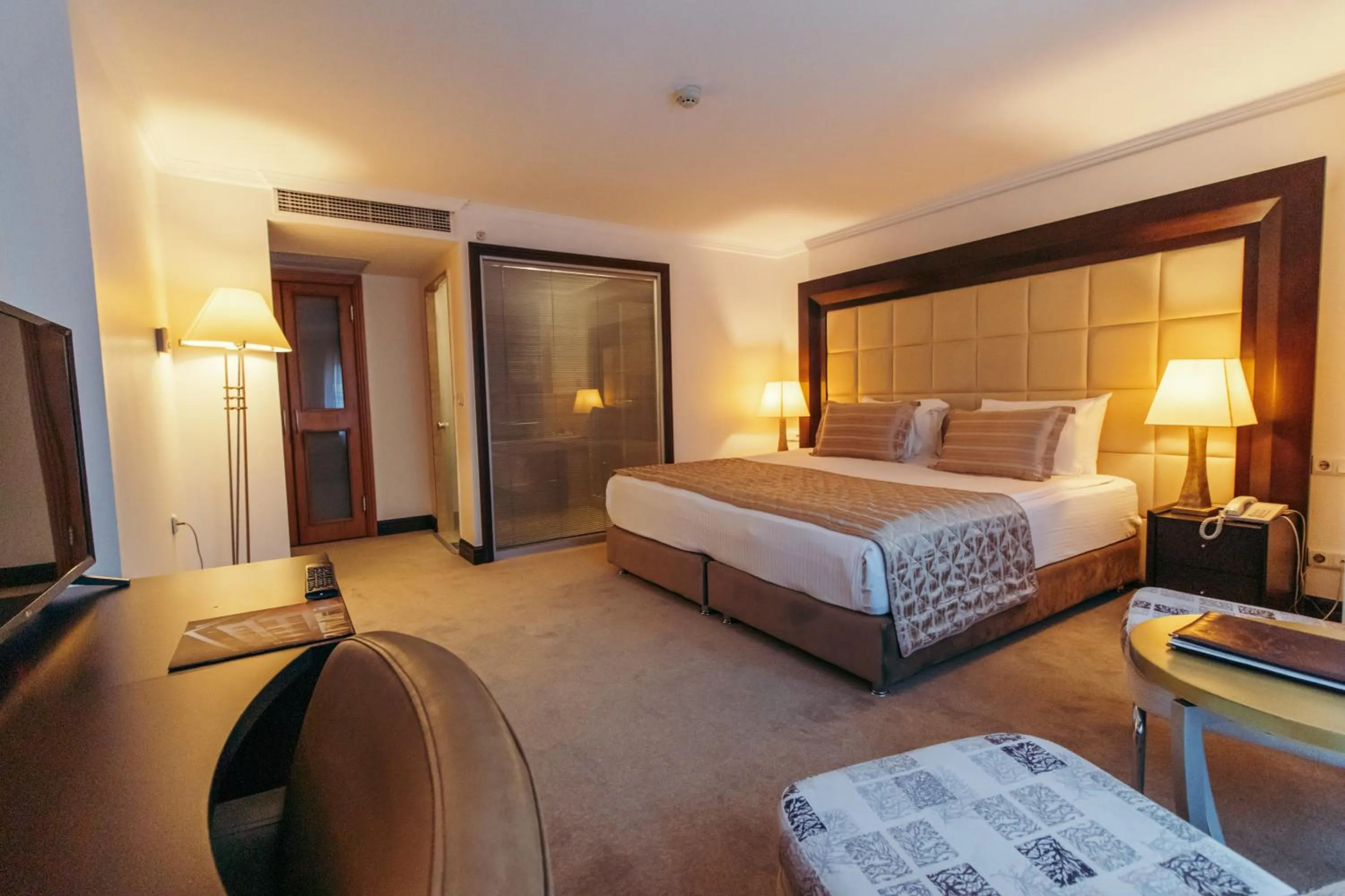 Photo of the whole room, Bed in CK Farabi Hotel