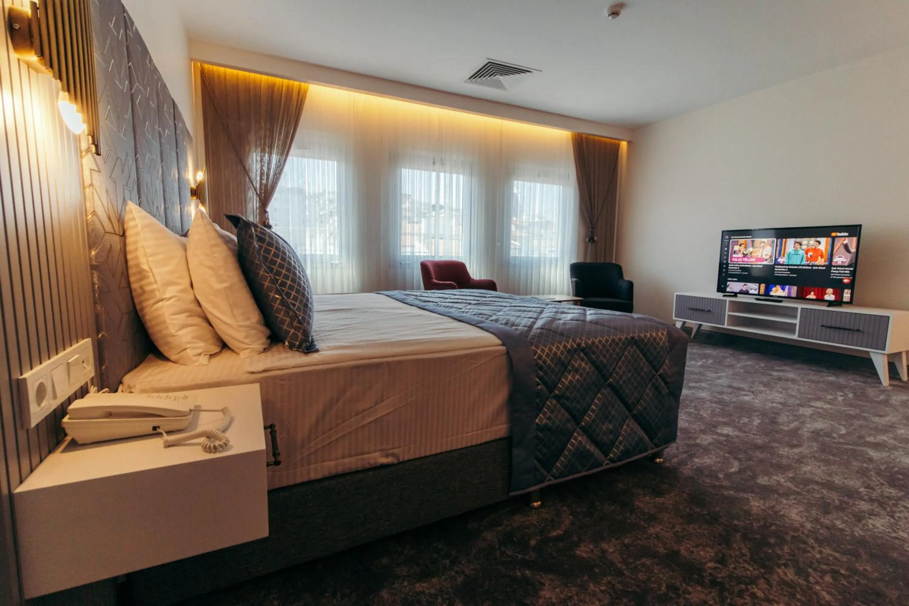 Bedroom, Bed in CK Farabi Hotel