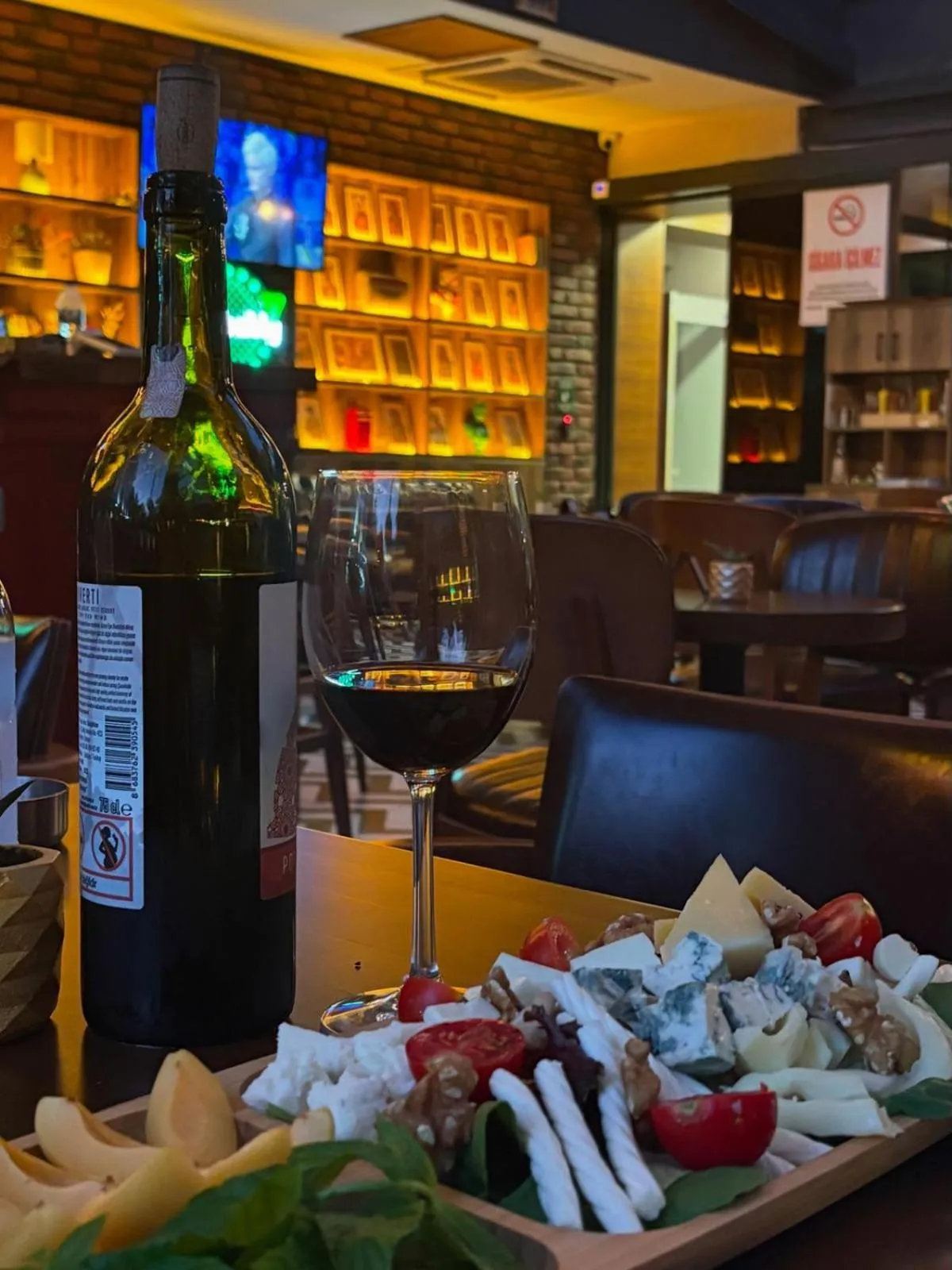 Restaurant/places to eat in CK Farabi Hotel