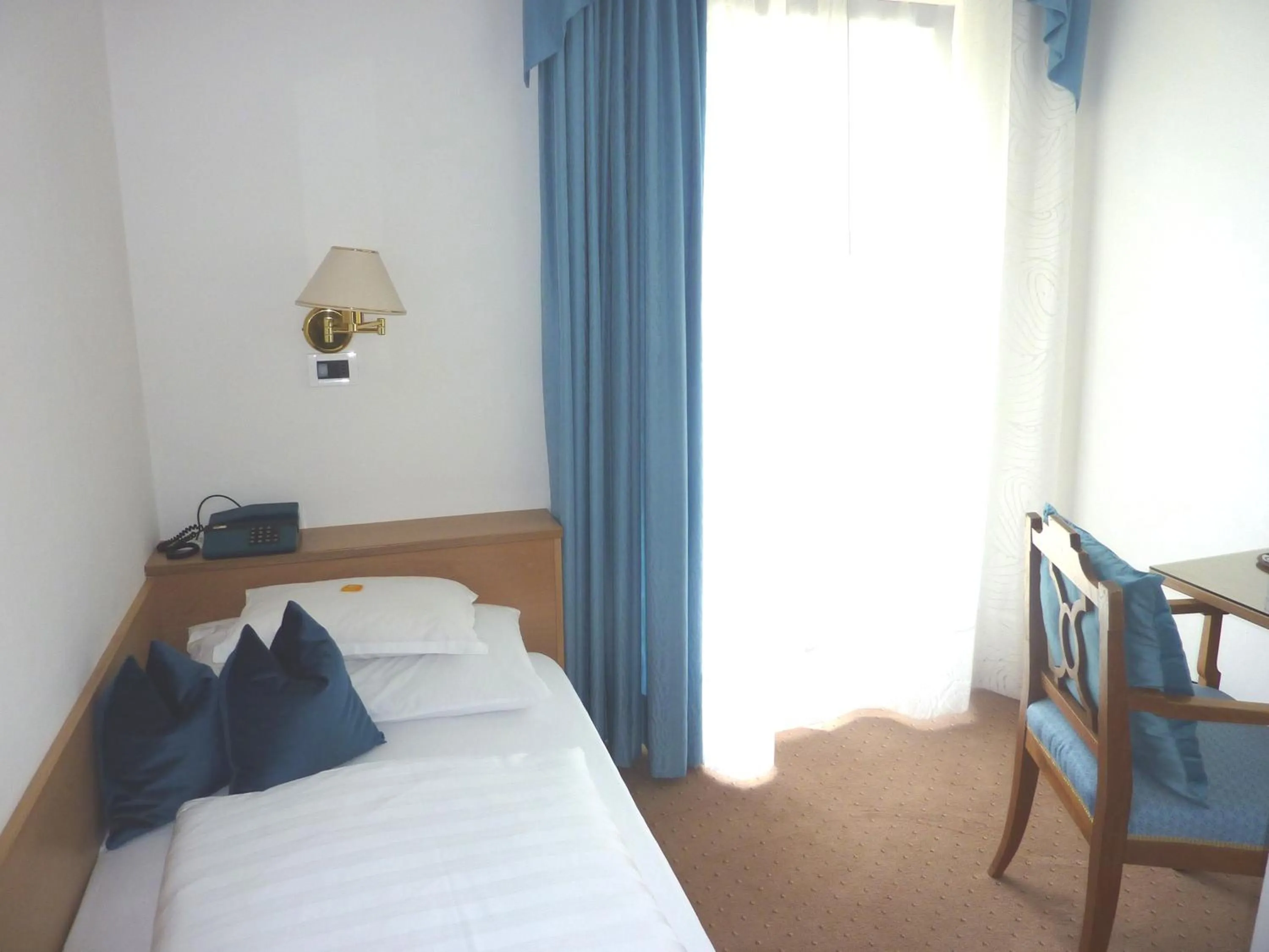 Photo of the whole room, Bed in Hotel Zima