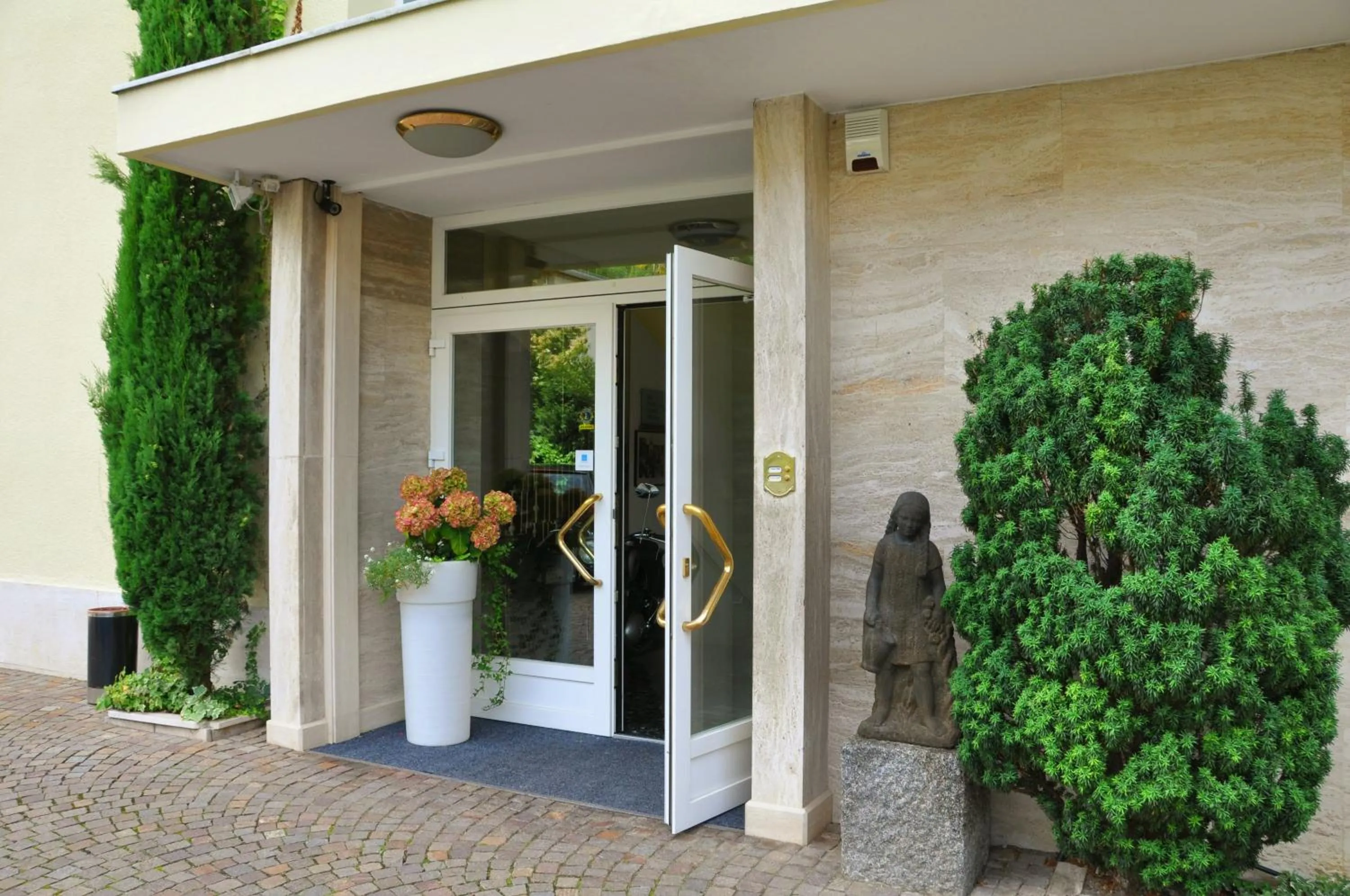 Facade/entrance in Hotel Zima