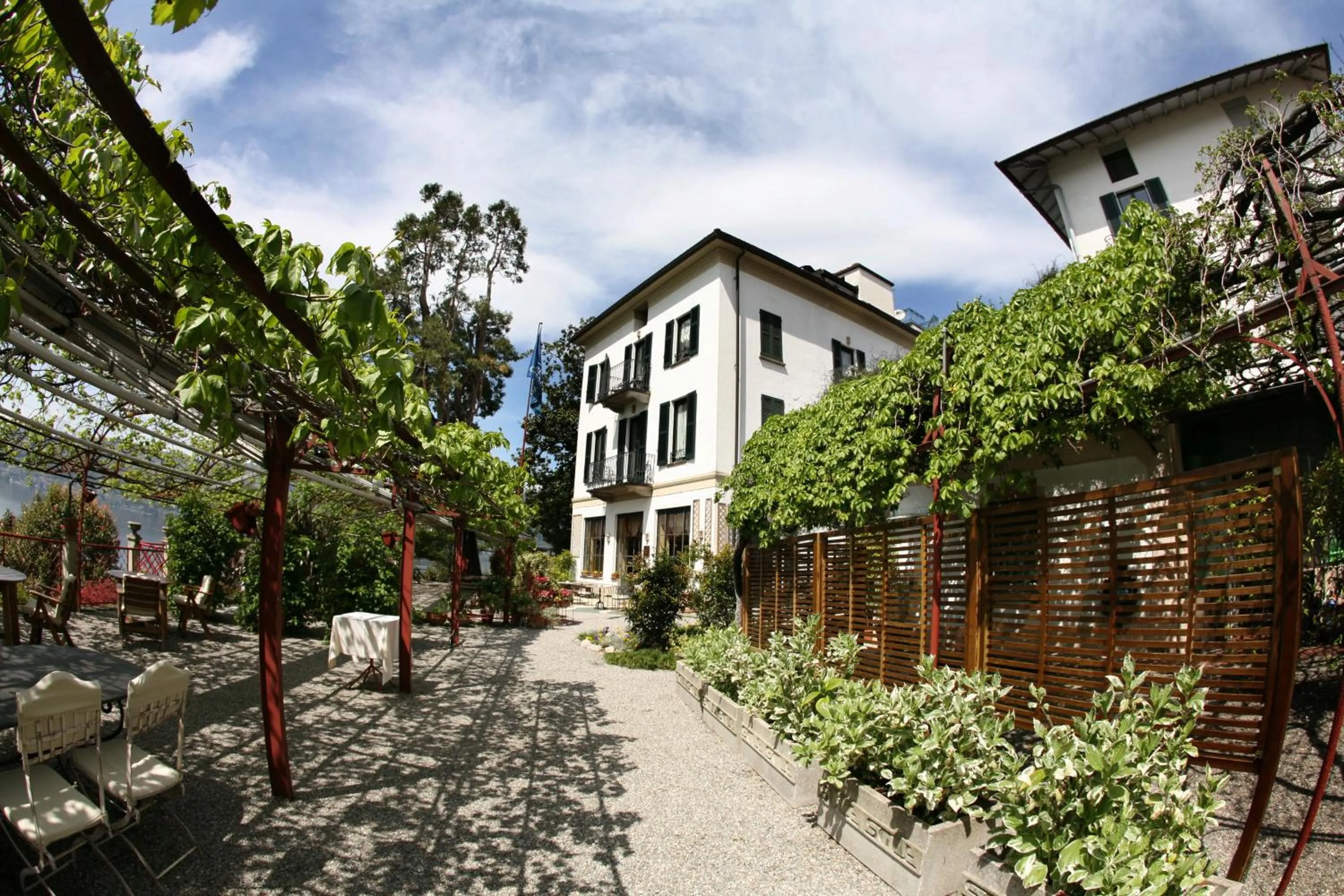 Property building in Il Sole Di Ranco
