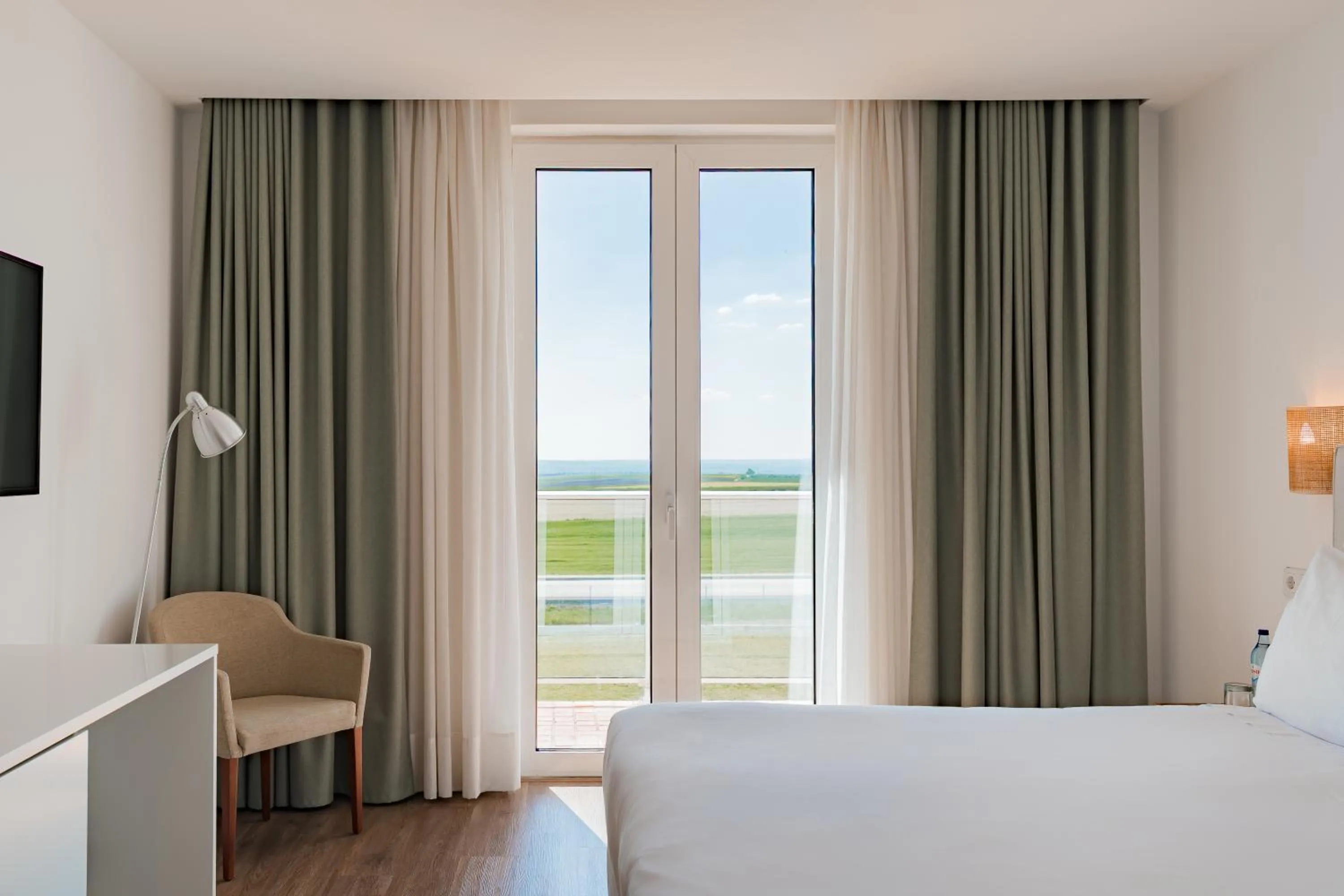 Landmark view, Bed in Serpa Hotel