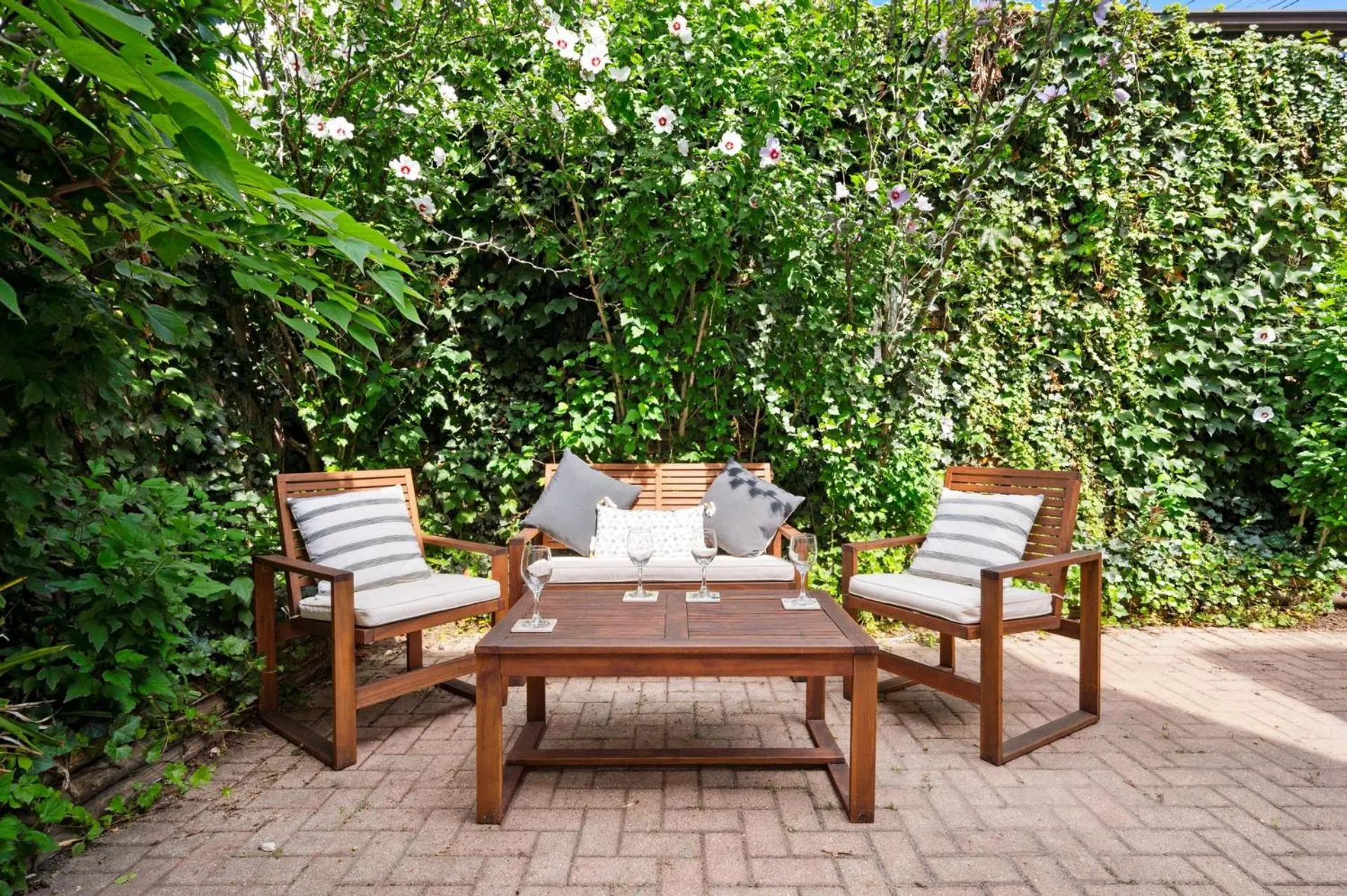 Patio in 2 Bed Apt w/ Office, Free Parking, Near Wrigley