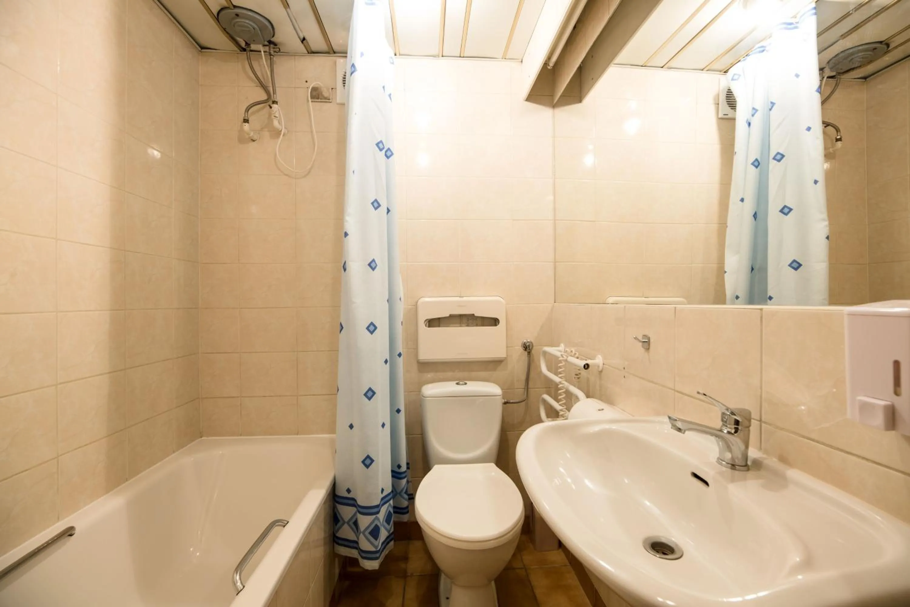 Photo of the whole room in Golden Lion Guest Rooms Szewska 19