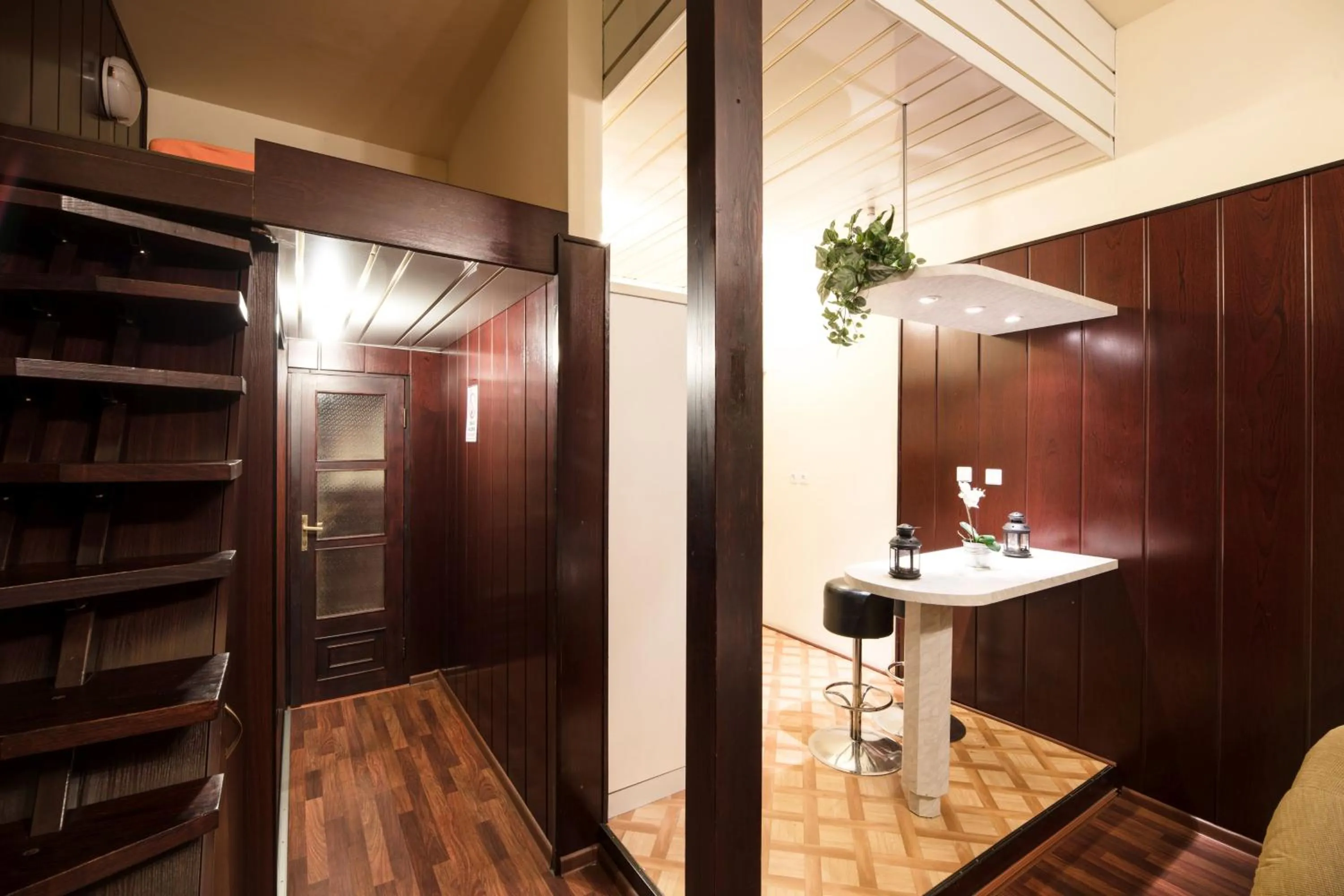 Photo of the whole room in Golden Lion Guest Rooms Szewska 19