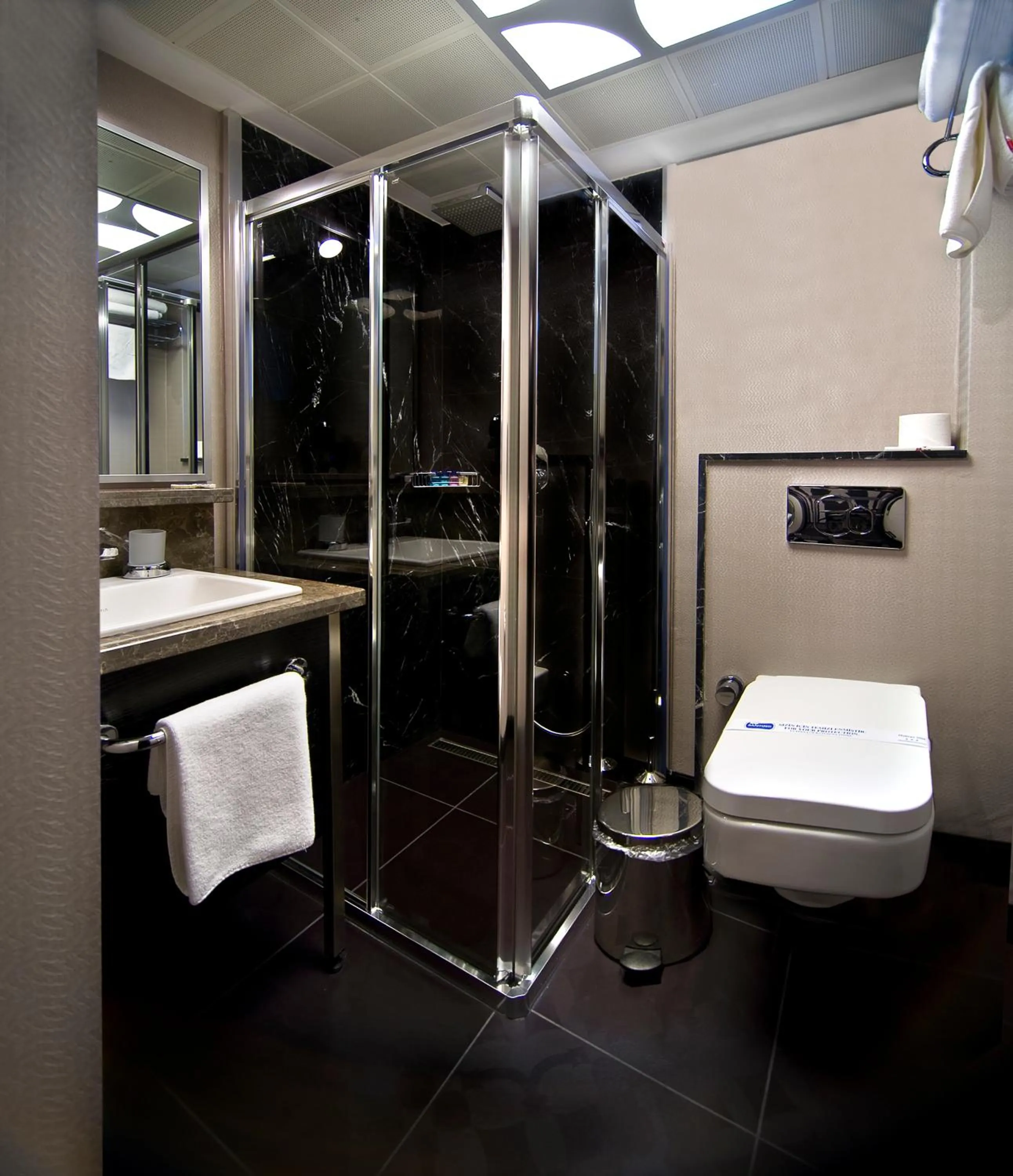 Shower in Maltepe 2000 Hotel