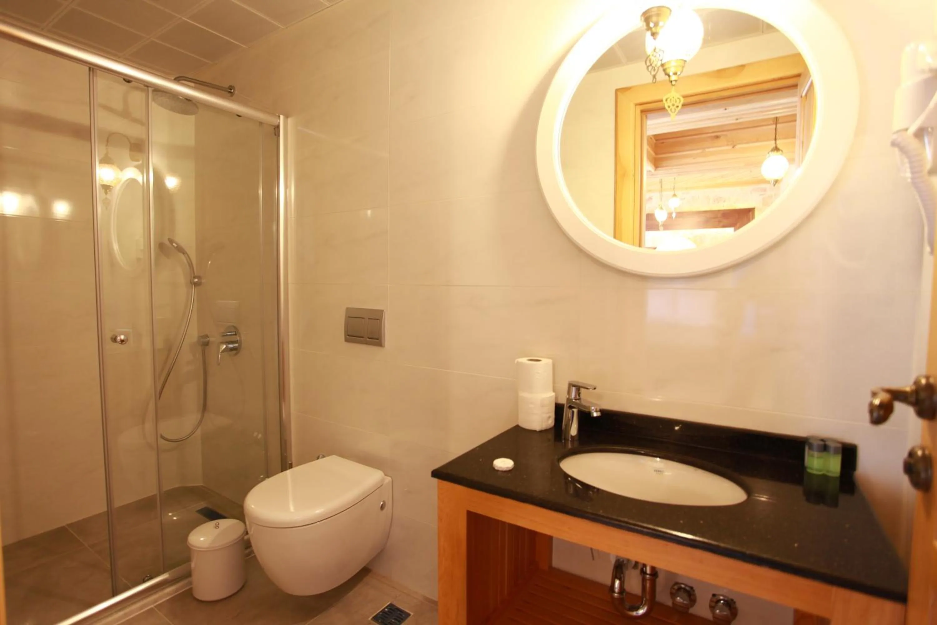 Bathroom in Bacchus Pension