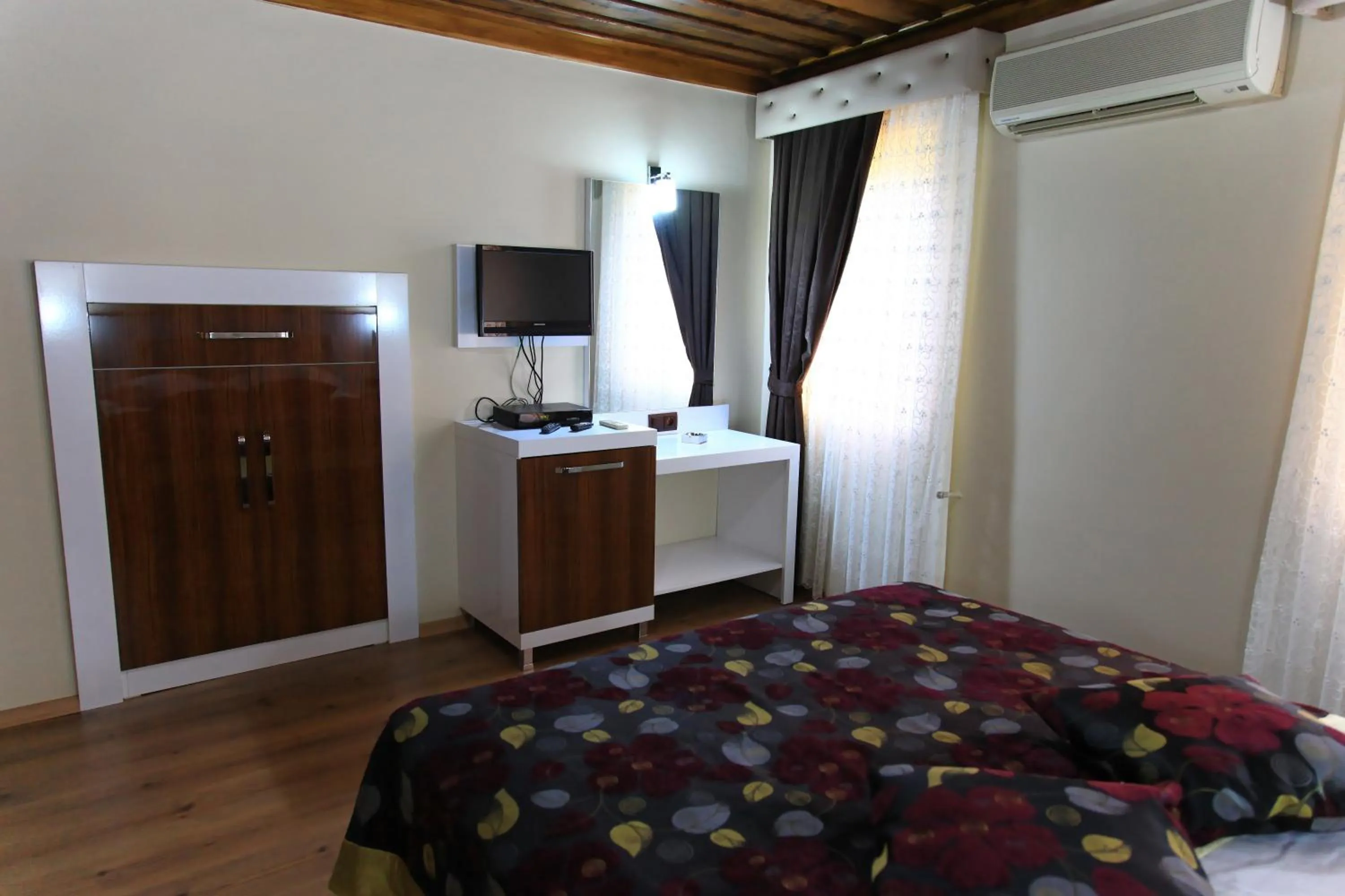 Photo of the whole room, Bed in Bacchus Pension