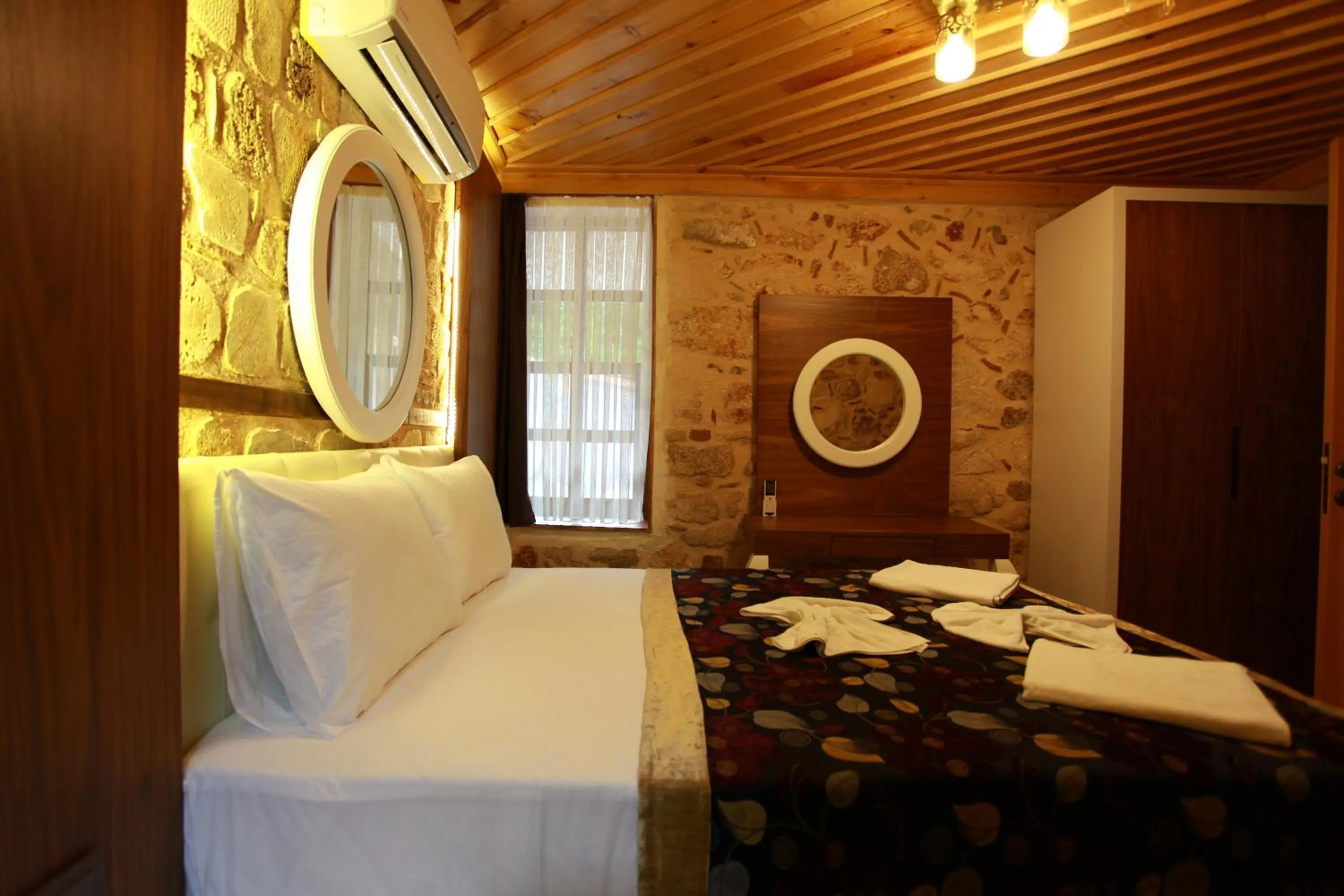 Bedroom, Bed in Bacchus Pension