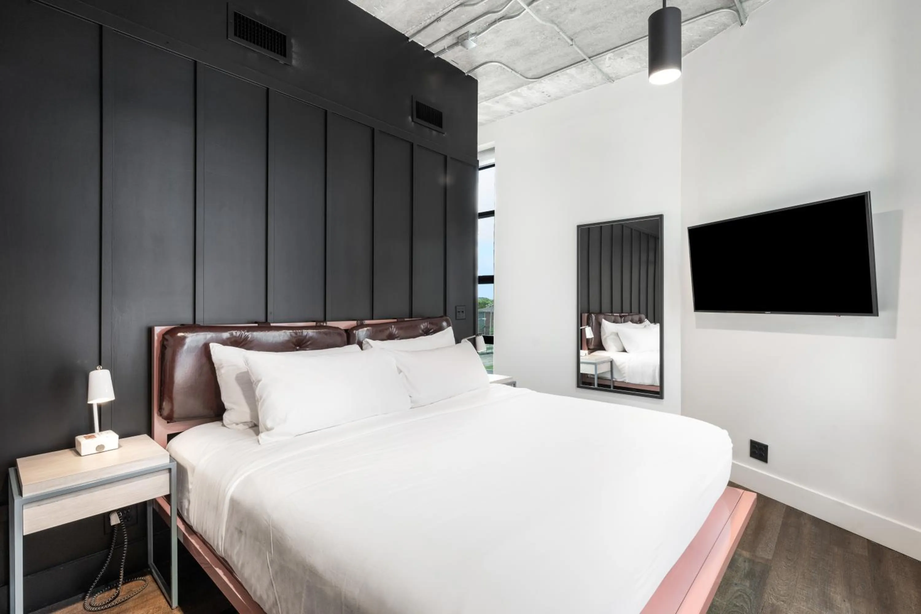 Bedroom, Bed in Waymore's Guest House