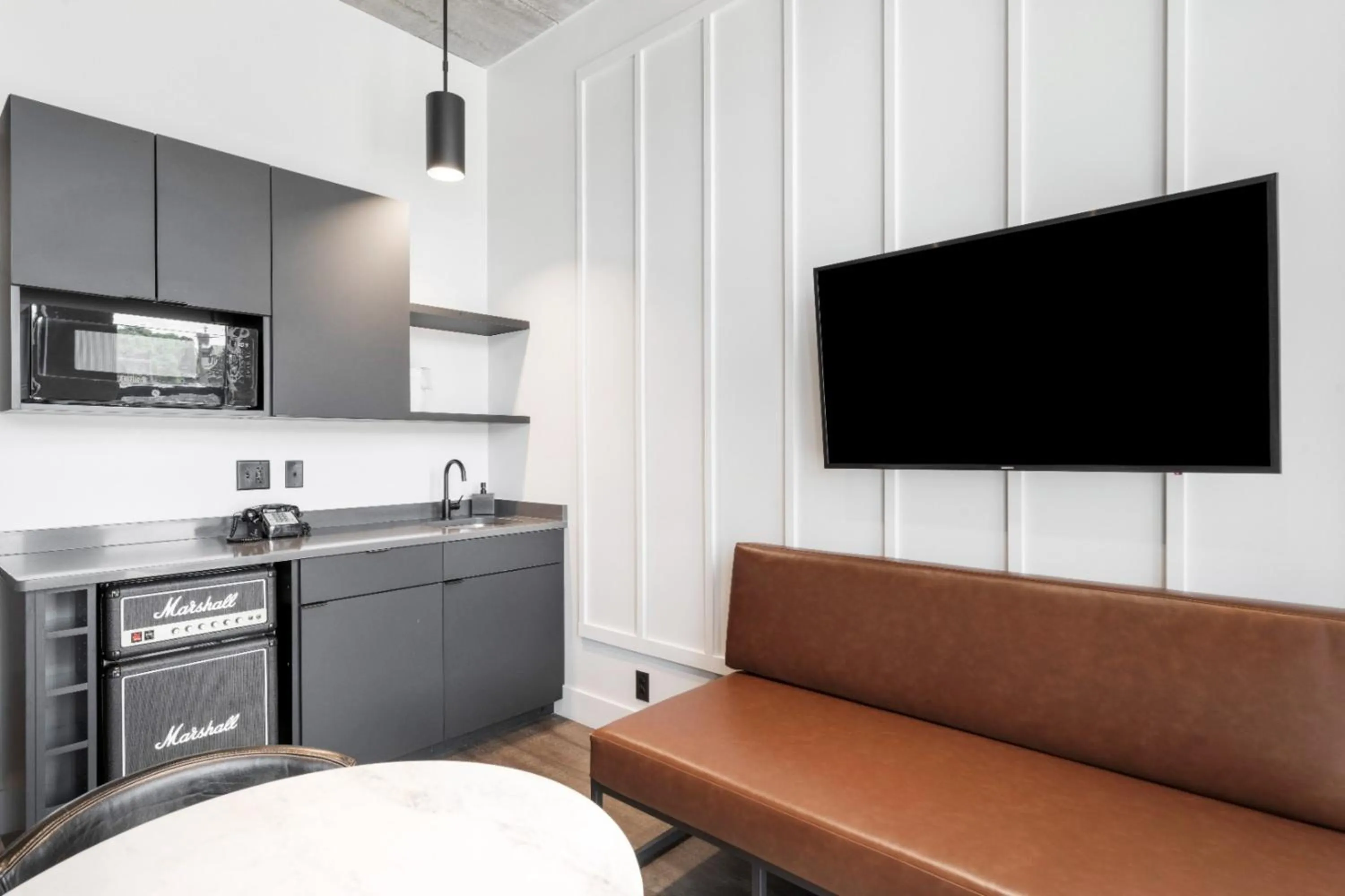 Kitchen or kitchenette in Waymore's Guest House