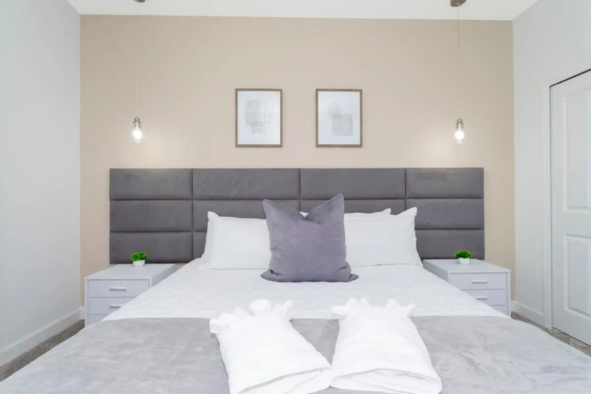 Bed in Joyful 8Bd Single Family w Pool @Champions Gate 9262