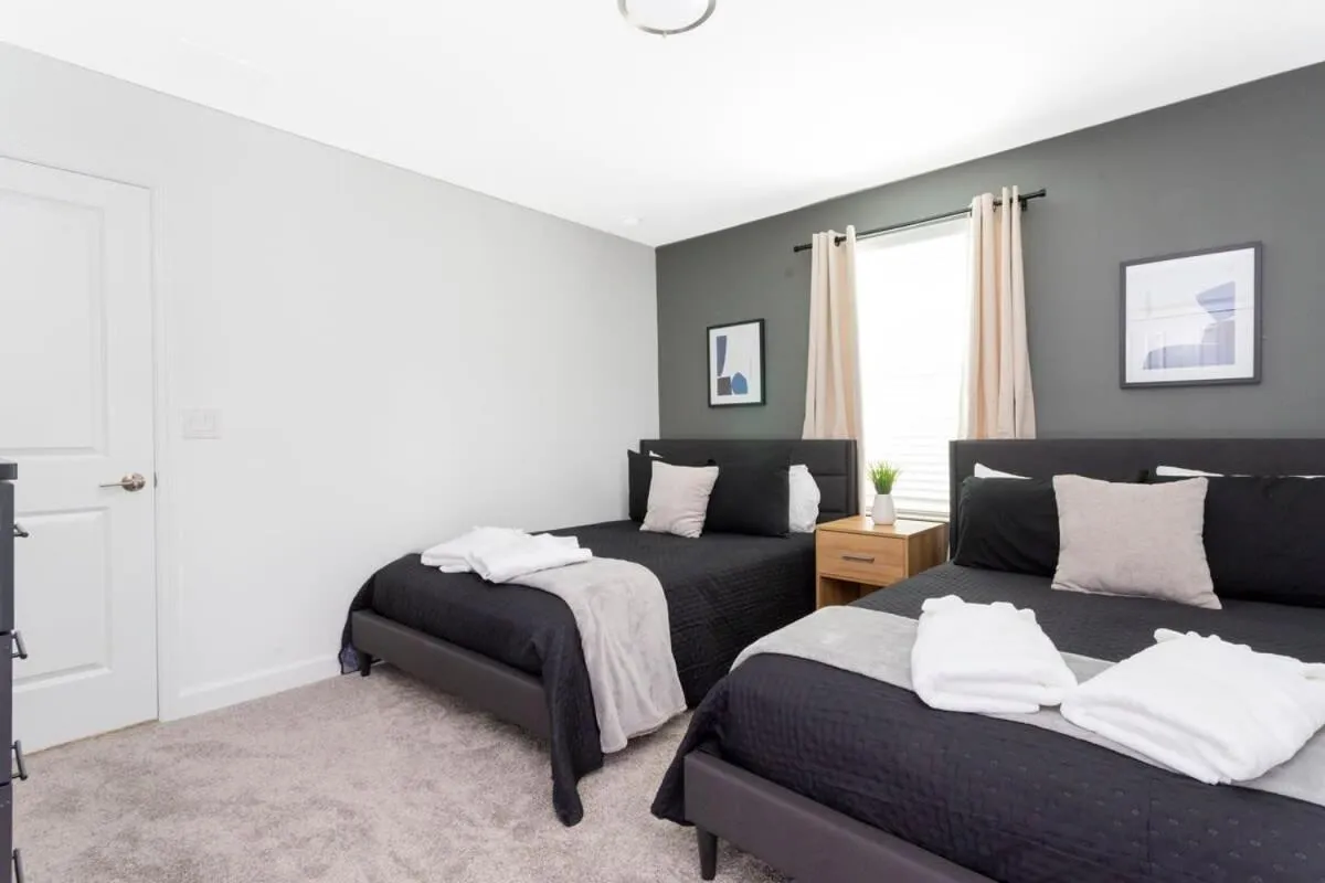 Bed in Joyful 8Bd Single Family w Pool @Champions Gate 9262