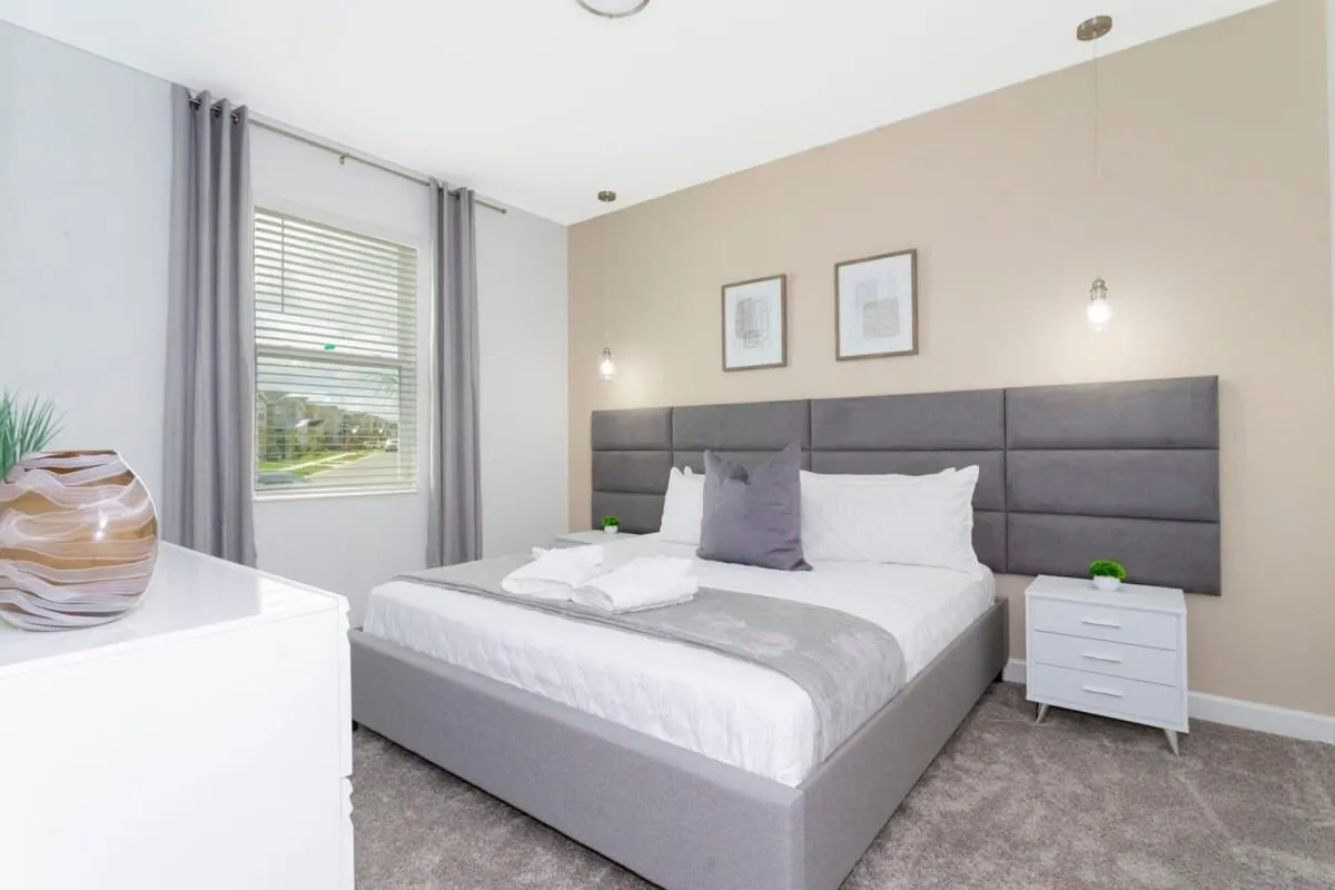 Bed in Joyful 8Bd Single Family w Pool @Champions Gate 9262