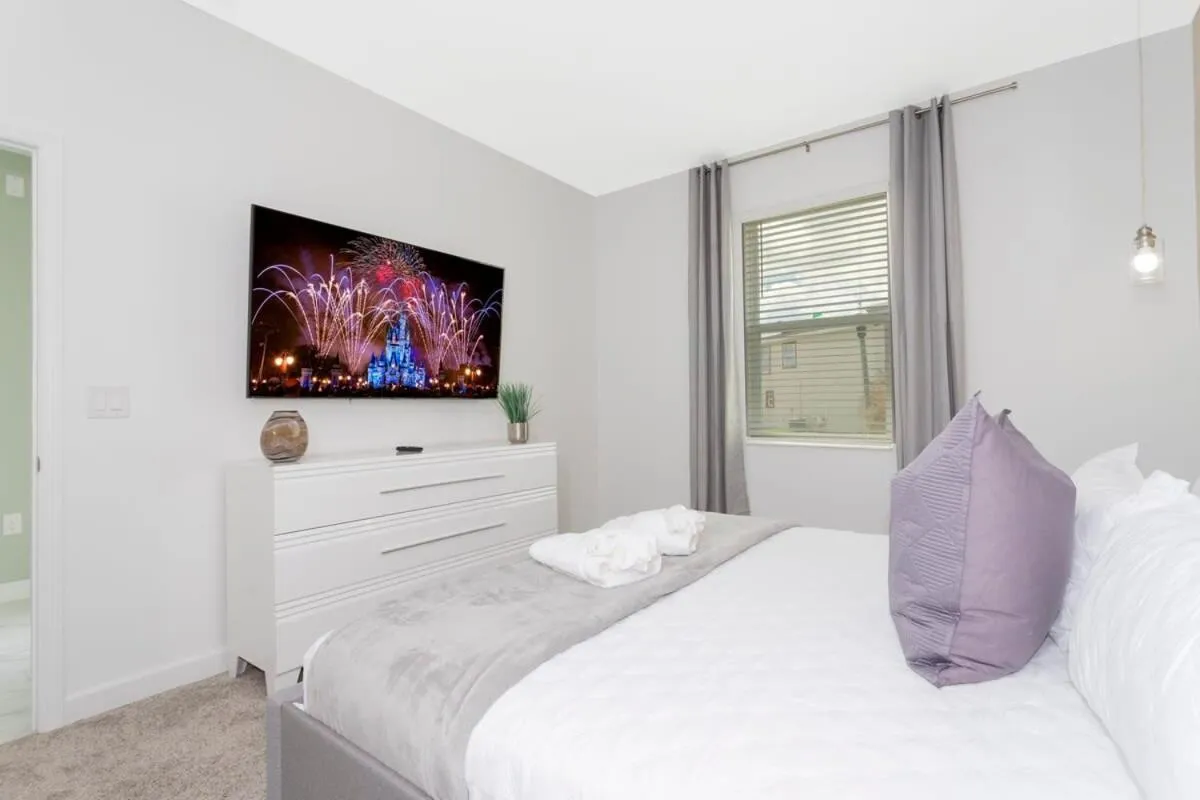 Bed in Joyful 8Bd Single Family w Pool @Champions Gate 9262