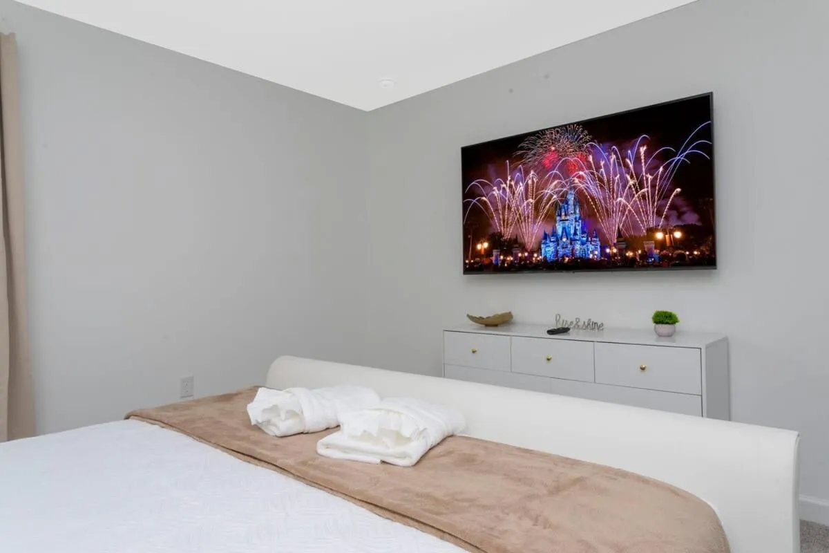 Bed in Joyful 8Bd Single Family w Pool @Champions Gate 9262