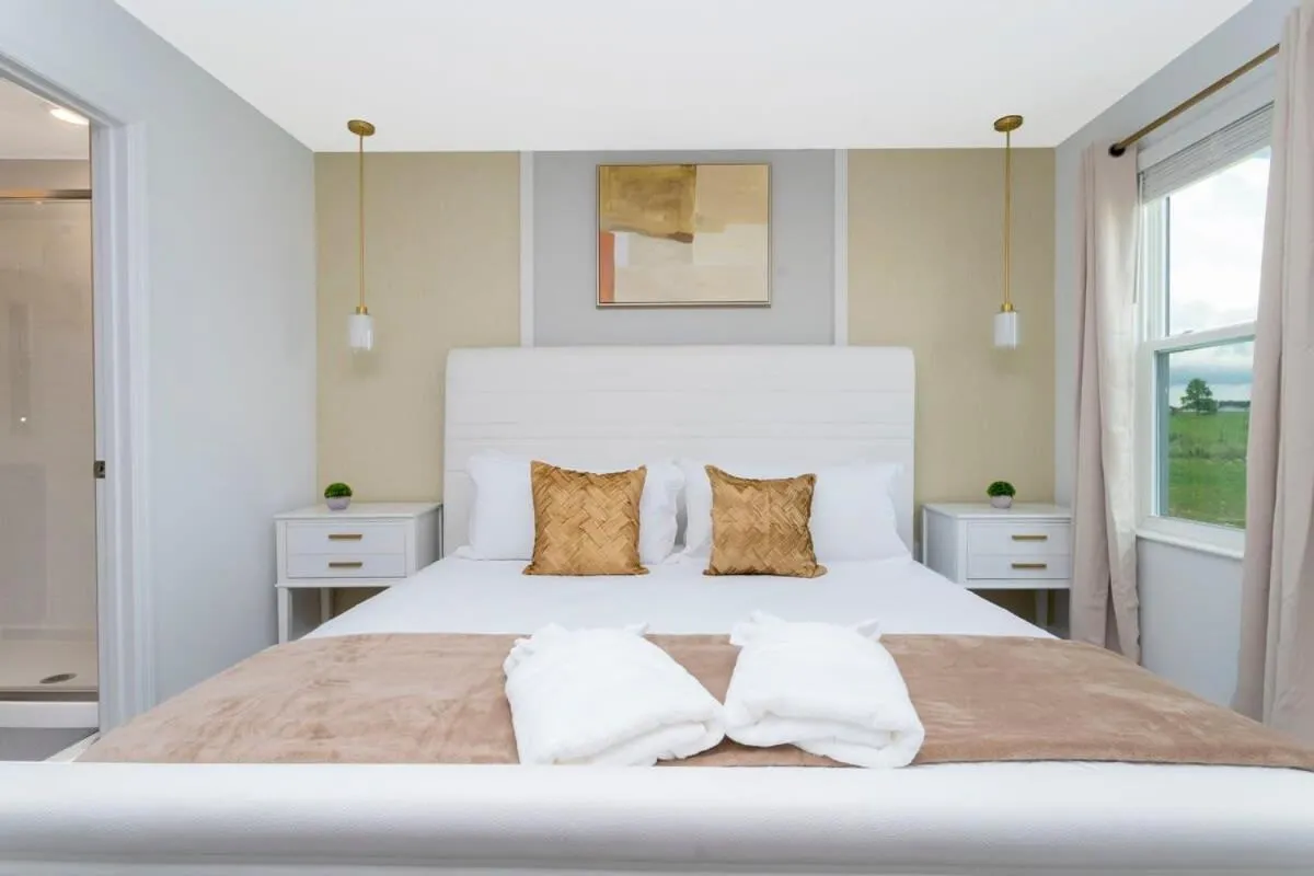 Bed in Joyful 8Bd Single Family w Pool @Champions Gate 9262