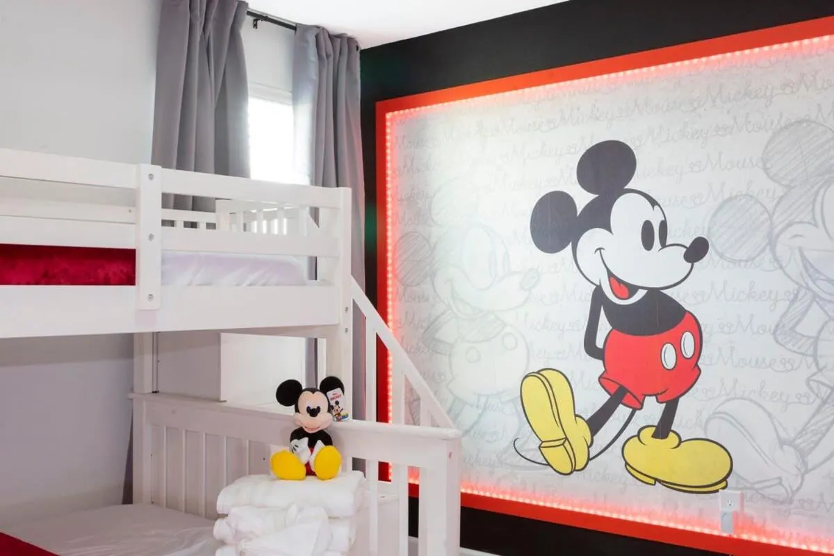 Bed in Joyful 8Bd Single Family w Pool @Champions Gate 9262