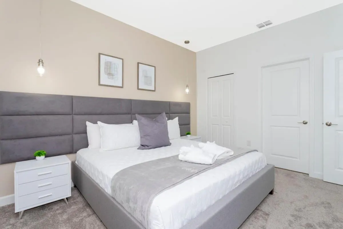 Bed in Joyful 8Bd Single Family w Pool @Champions Gate 9262