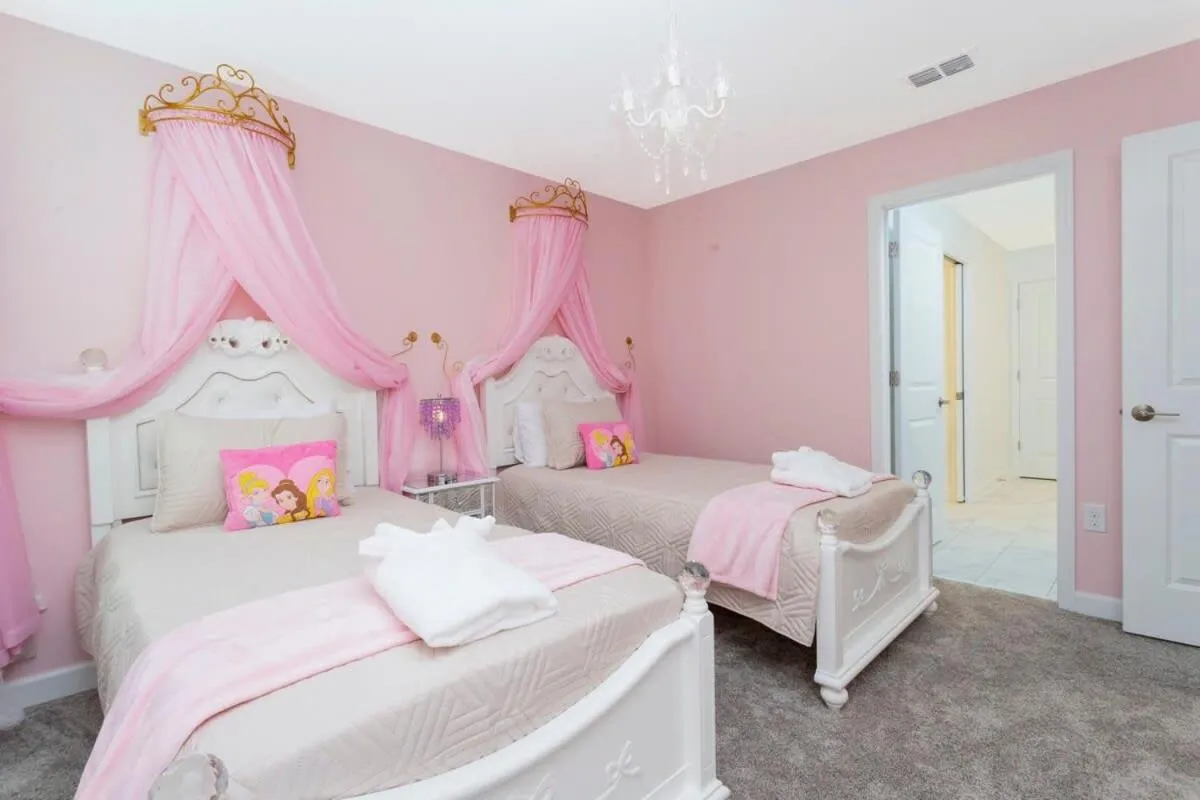 Bed in Joyful 8Bd Single Family w Pool @Champions Gate 9262