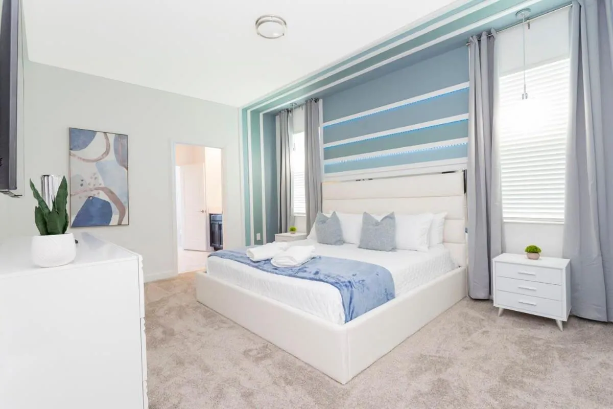 Bed in Joyful 8Bd Single Family w Pool @Champions Gate 9262